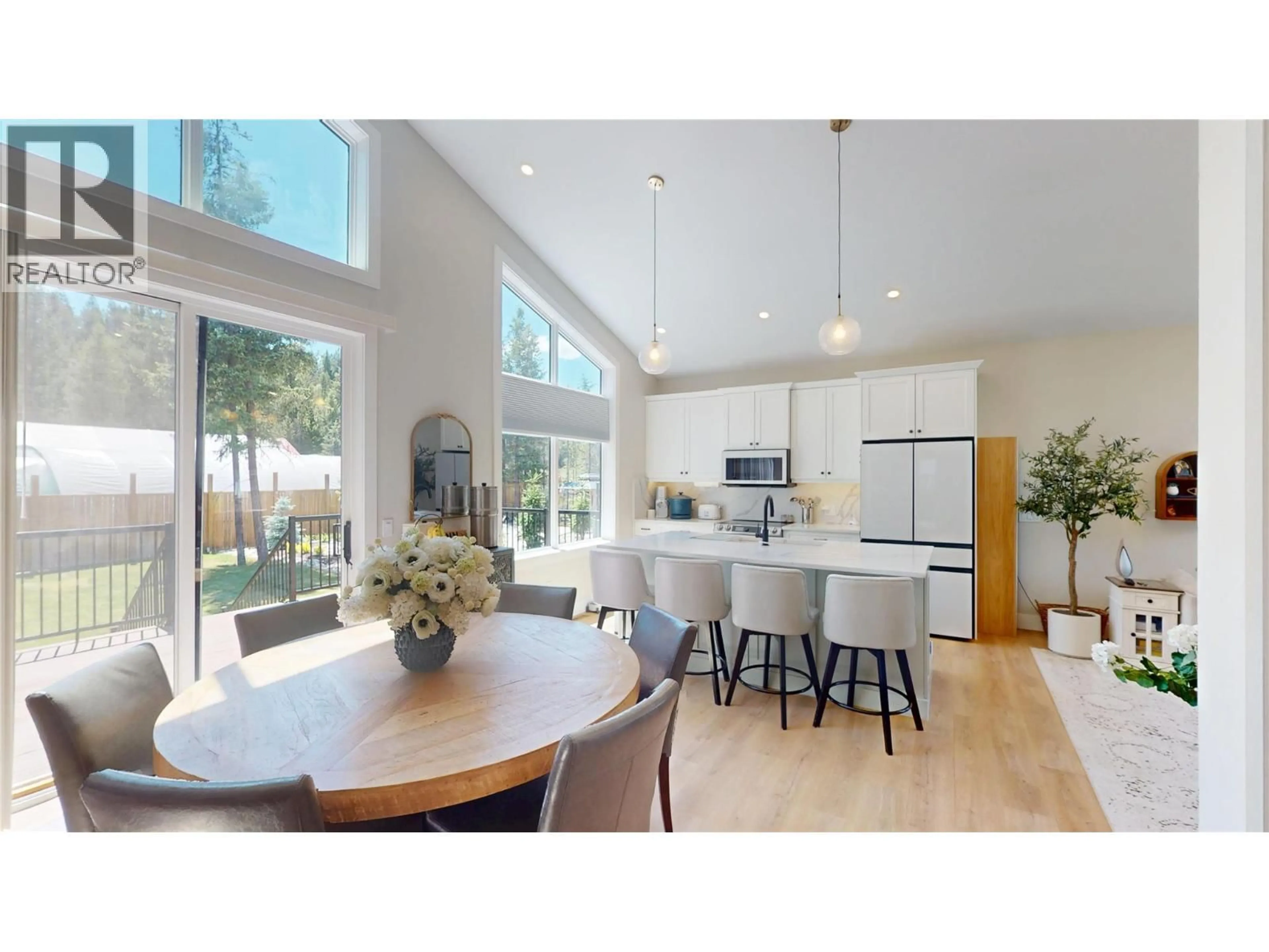 Open concept kitchen, unknown for 217 SHADOW MOUNTAIN BOULEVARD, Cranbrook British Columbia V1C0C6