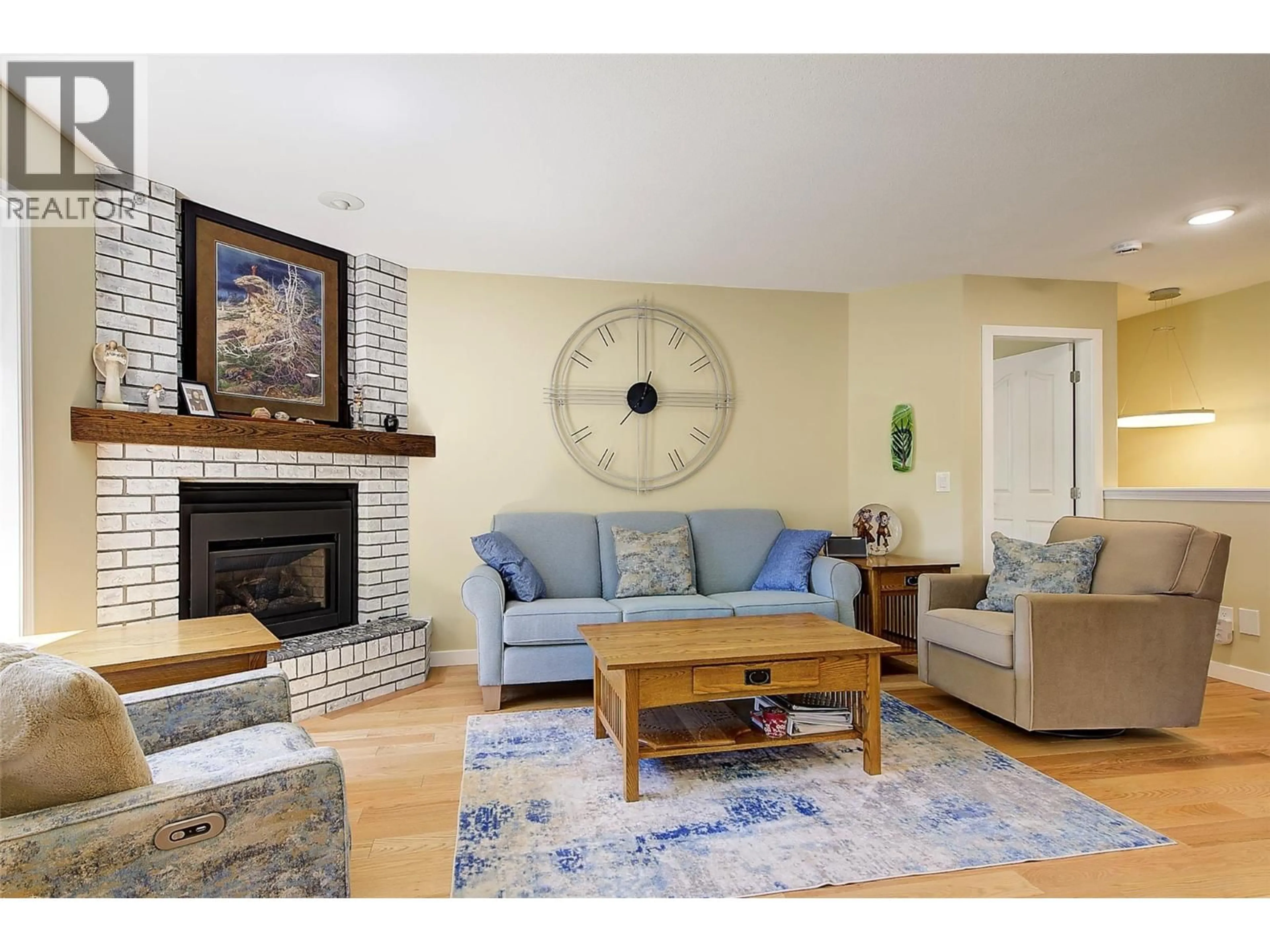 Living room with furniture, wood/laminate floor for 123 - 2330 BUTT ROAD, West Kelowna British Columbia V4T2L3