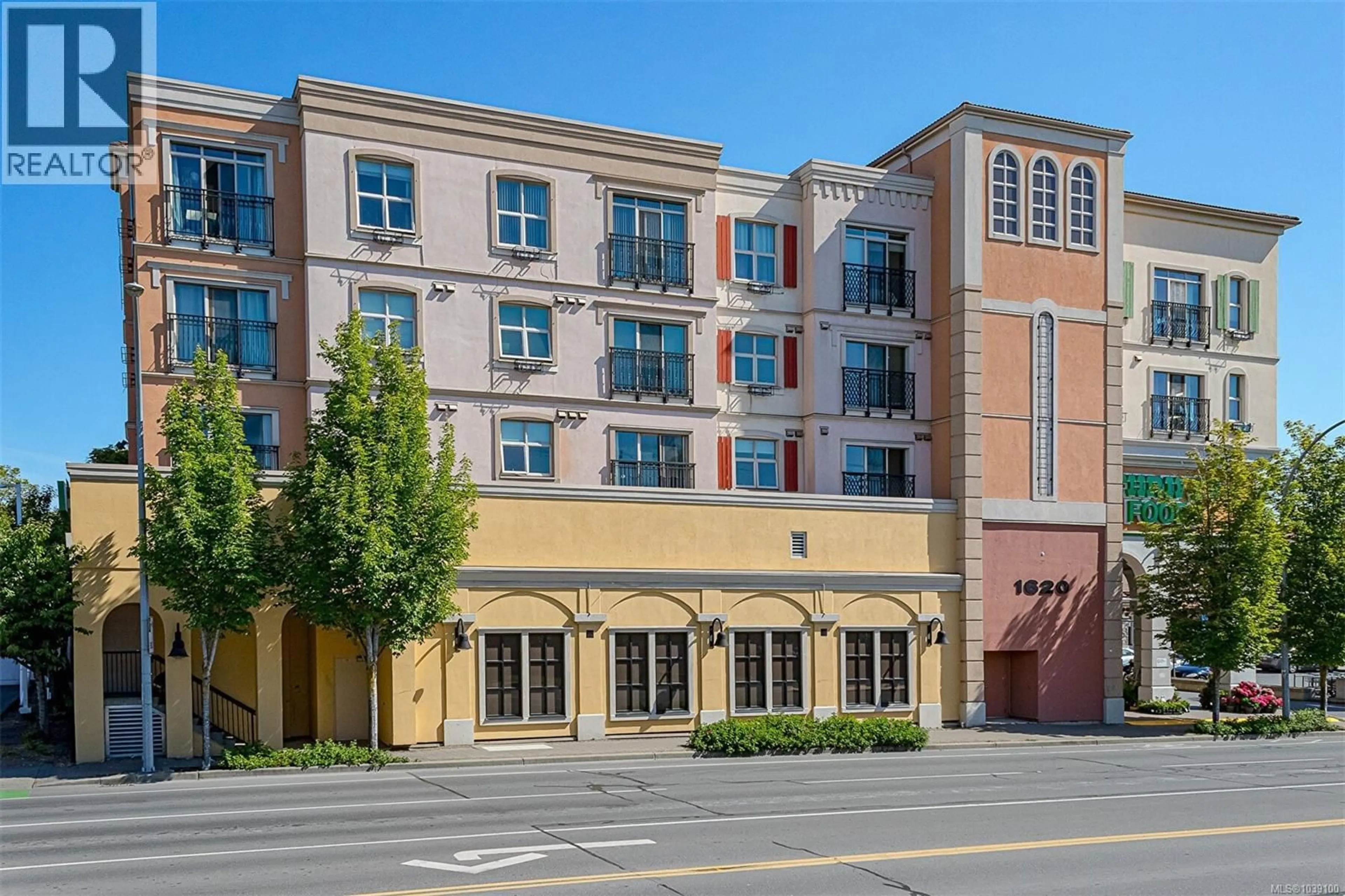 Patio, building for 202 - 1620 MCKENZIE AVENUE, Saanich British Columbia V8N0A1