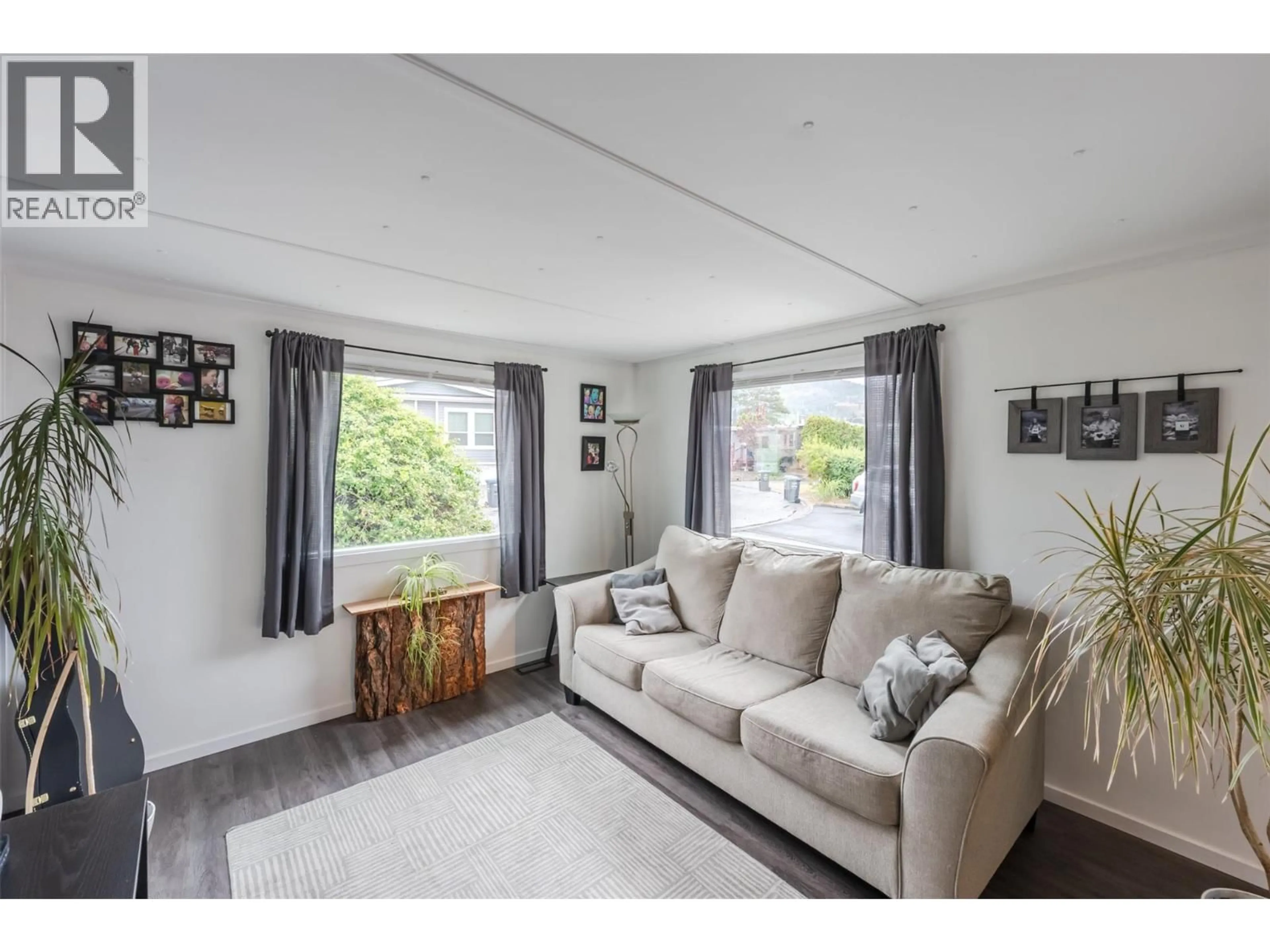 Living room with furniture, unknown for 56 - 98 OKANAGAN AVENUE EAST, Penticton British Columbia V2A3J5