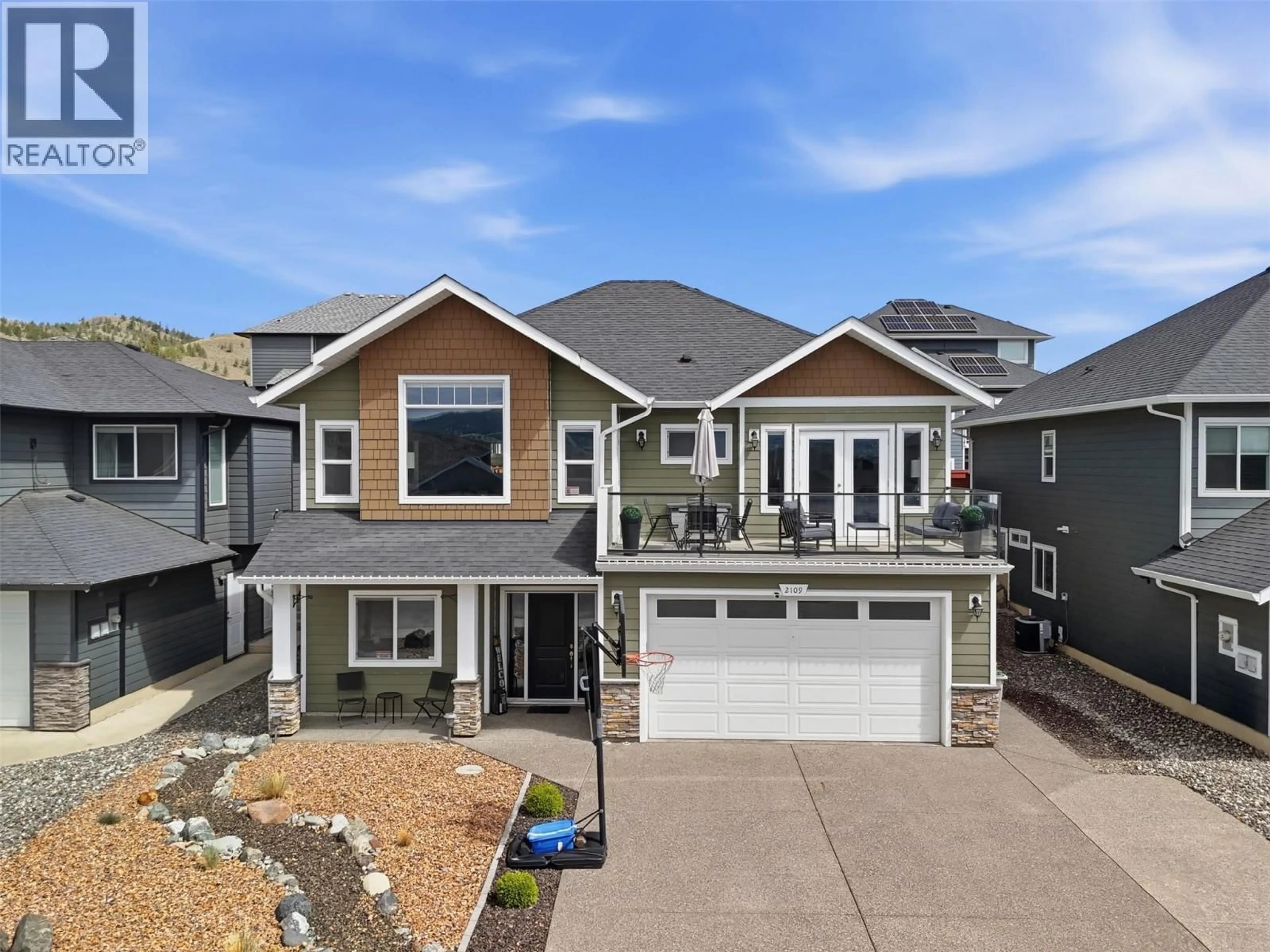 Home with vinyl exterior material, street for 2109 DOUBLETREE CRESCENT, Kamloops British Columbia V2B0E9