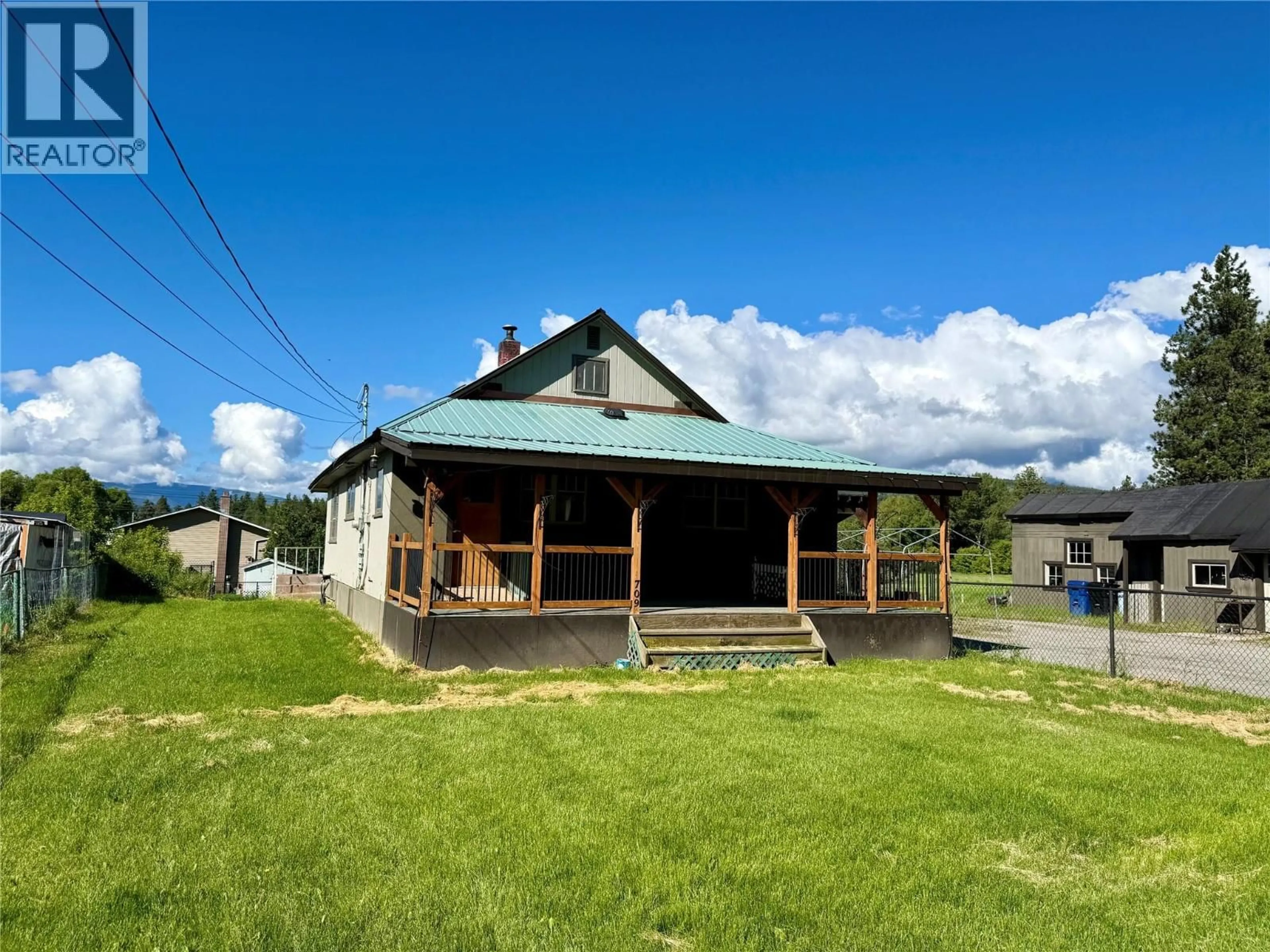 A pic from outside/outdoor area/front of a property/back of a property/a pic from drone, building for 709 4TH STREET NORTHWEST, Cranbrook British Columbia V1C4A3
