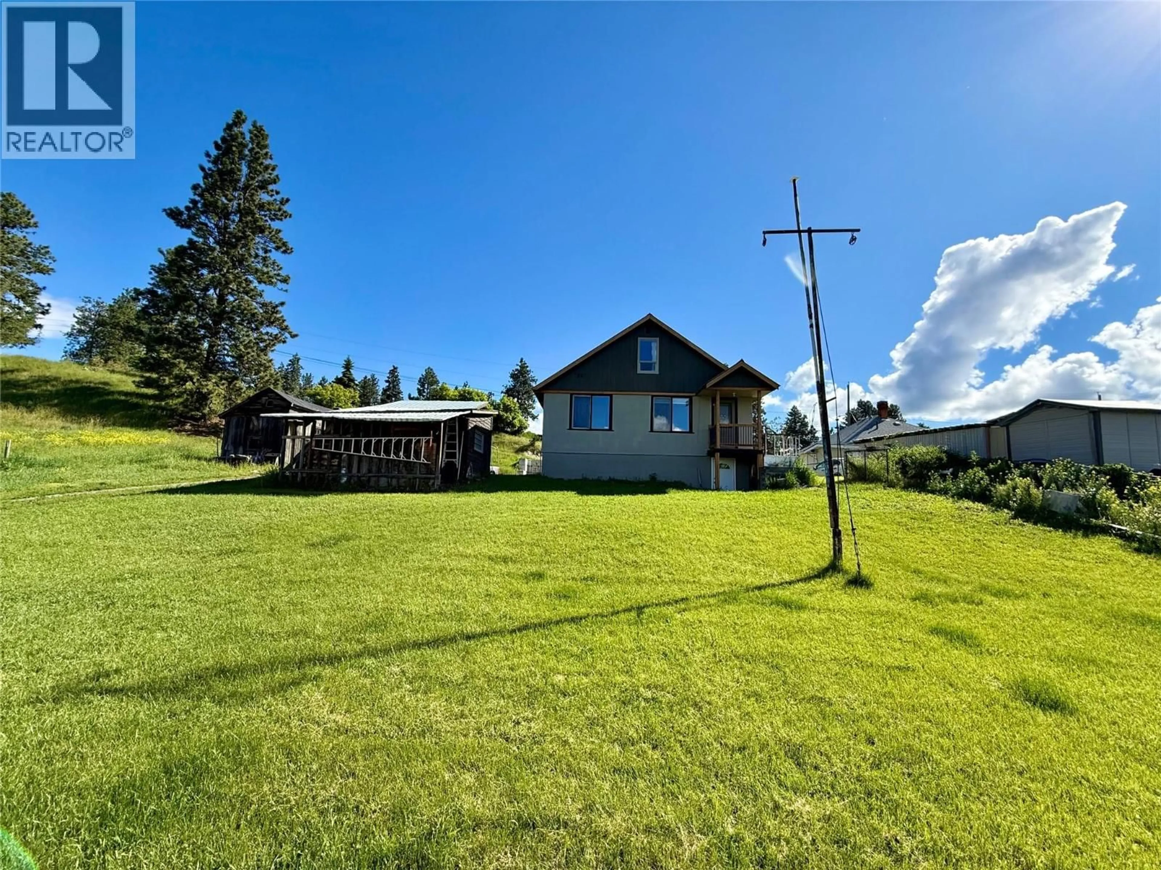 A pic from outside/outdoor area/front of a property/back of a property/a pic from drone, unknown for 709 4TH STREET NORTHWEST, Cranbrook British Columbia V1C4A3