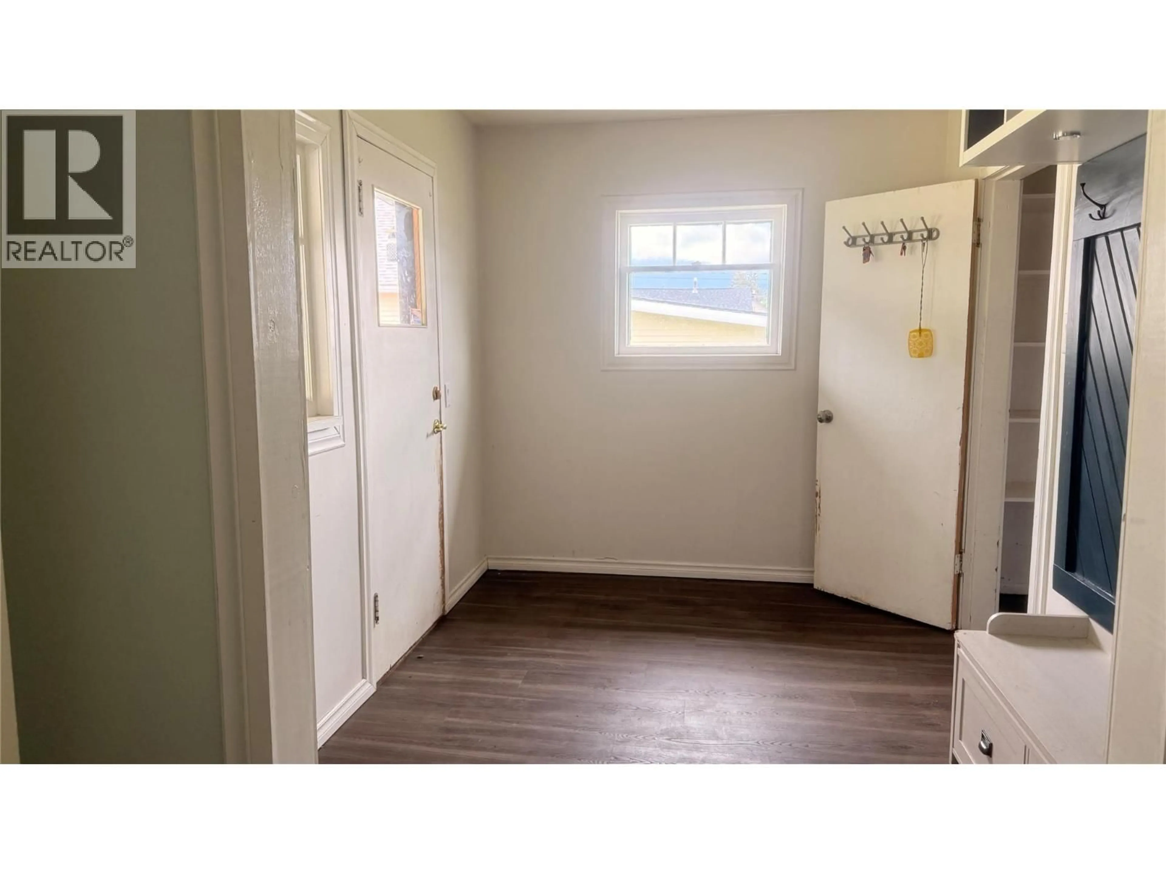 Indoor entryway for 709 4TH STREET NORTHWEST, Cranbrook British Columbia V1C4A3