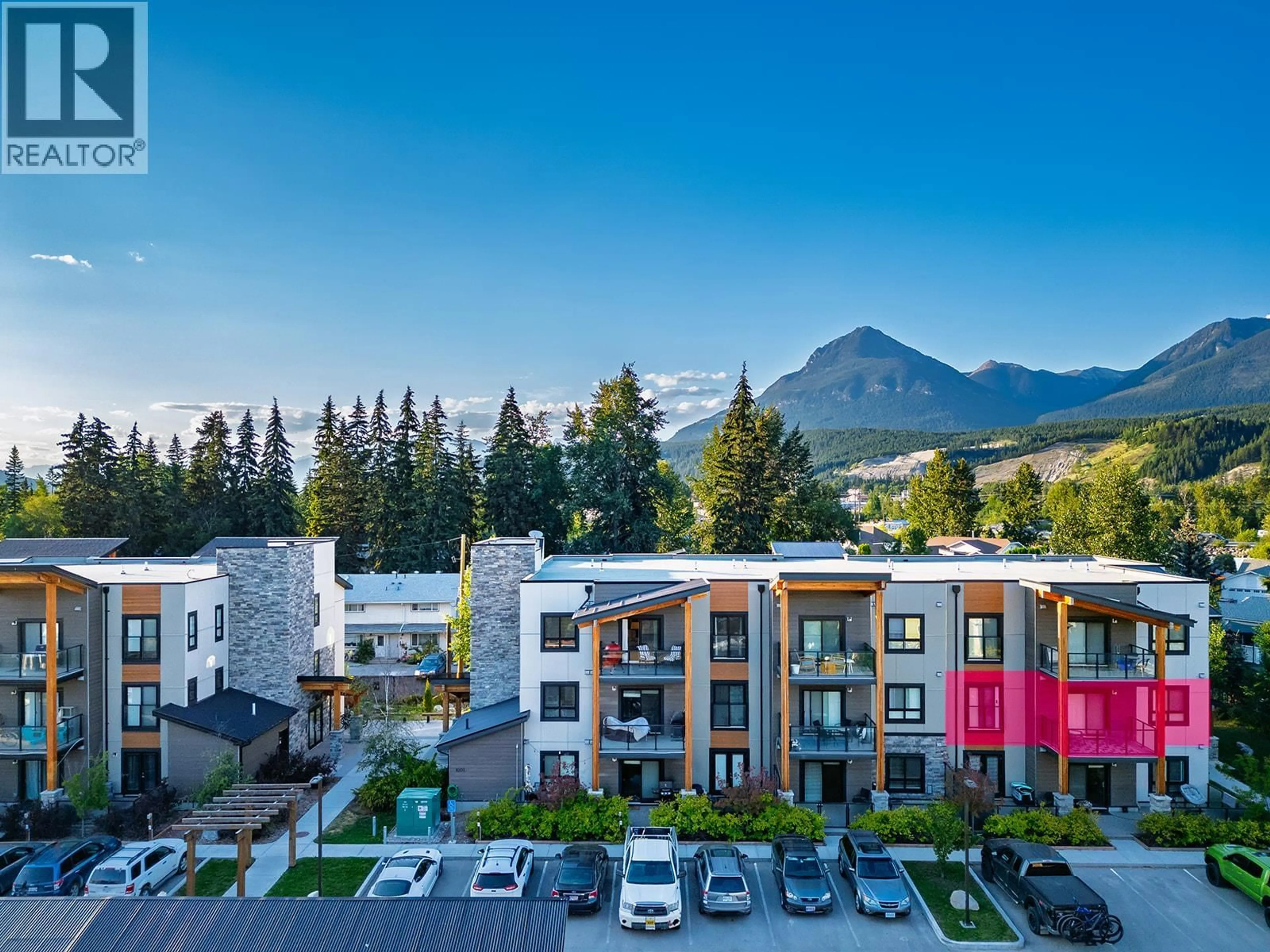 A pic from outside/outdoor area/front of a property/back of a property/a pic from drone, mountain view for 1206 - 410 5TH AVENUE, Golden British Columbia V0A1H0