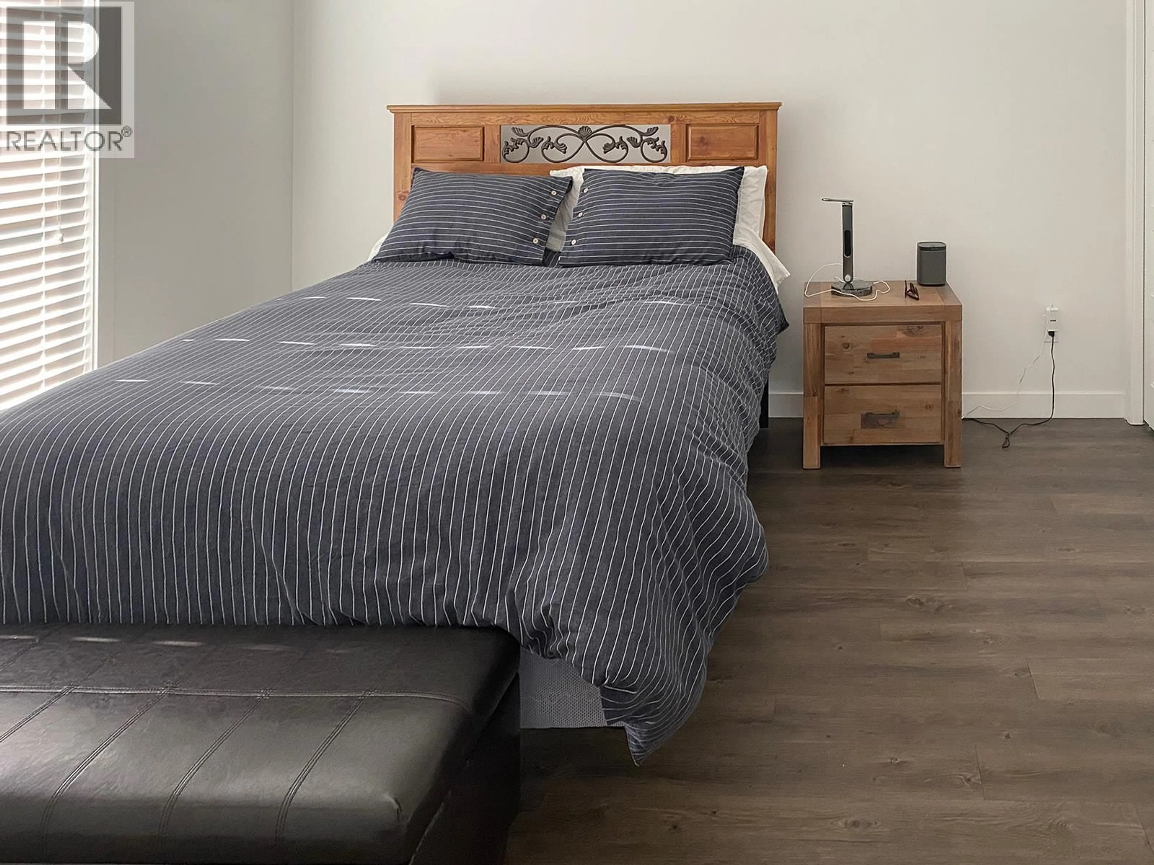 Bedroom with bed, wood/laminate floor for 1206 - 410 5TH AVENUE, Golden British Columbia V0A1H0