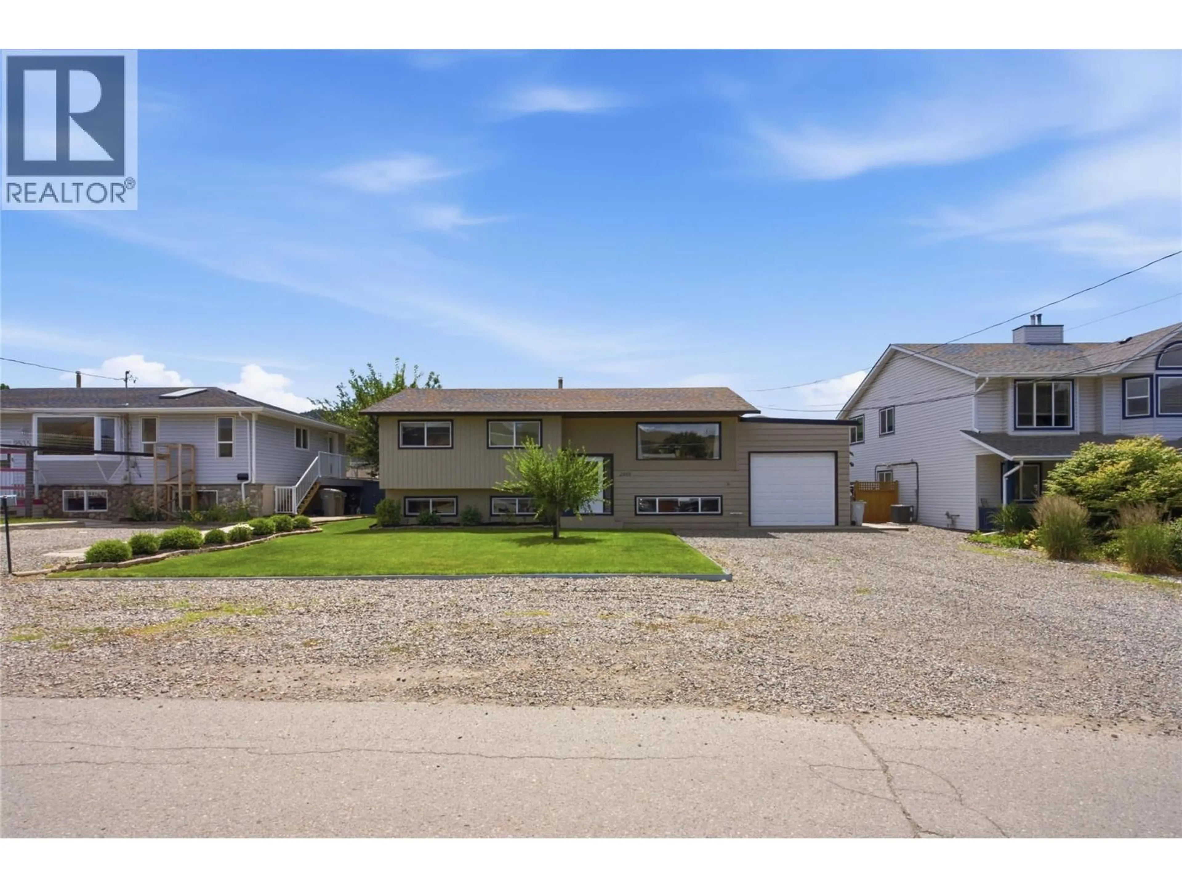 Home with vinyl exterior material, street for 2555 GLENVIEW AVENUE, Kamloops British Columbia V2B4L5