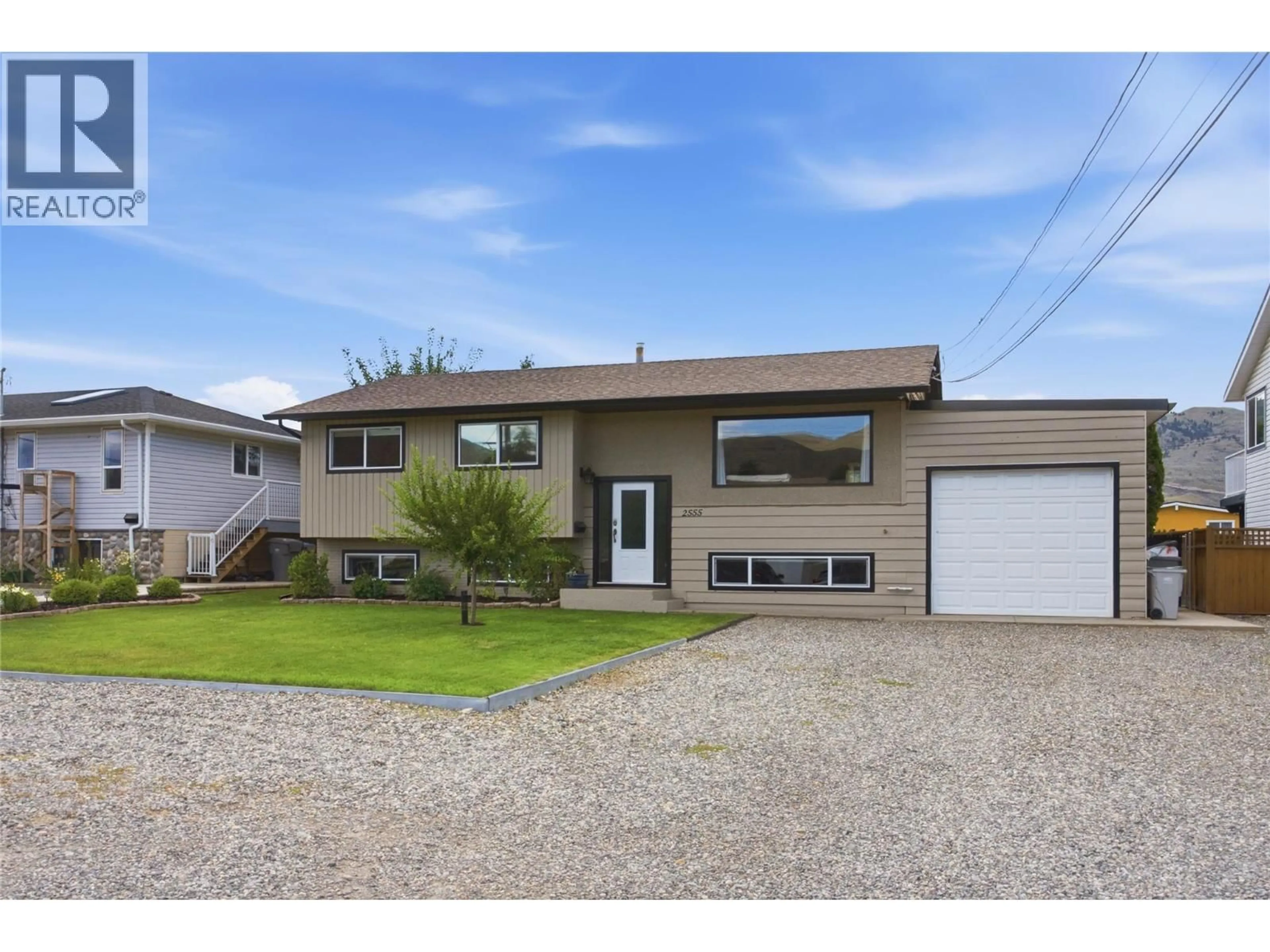 Home with vinyl exterior material, street for 2555 GLENVIEW AVENUE, Kamloops British Columbia V2B4L5