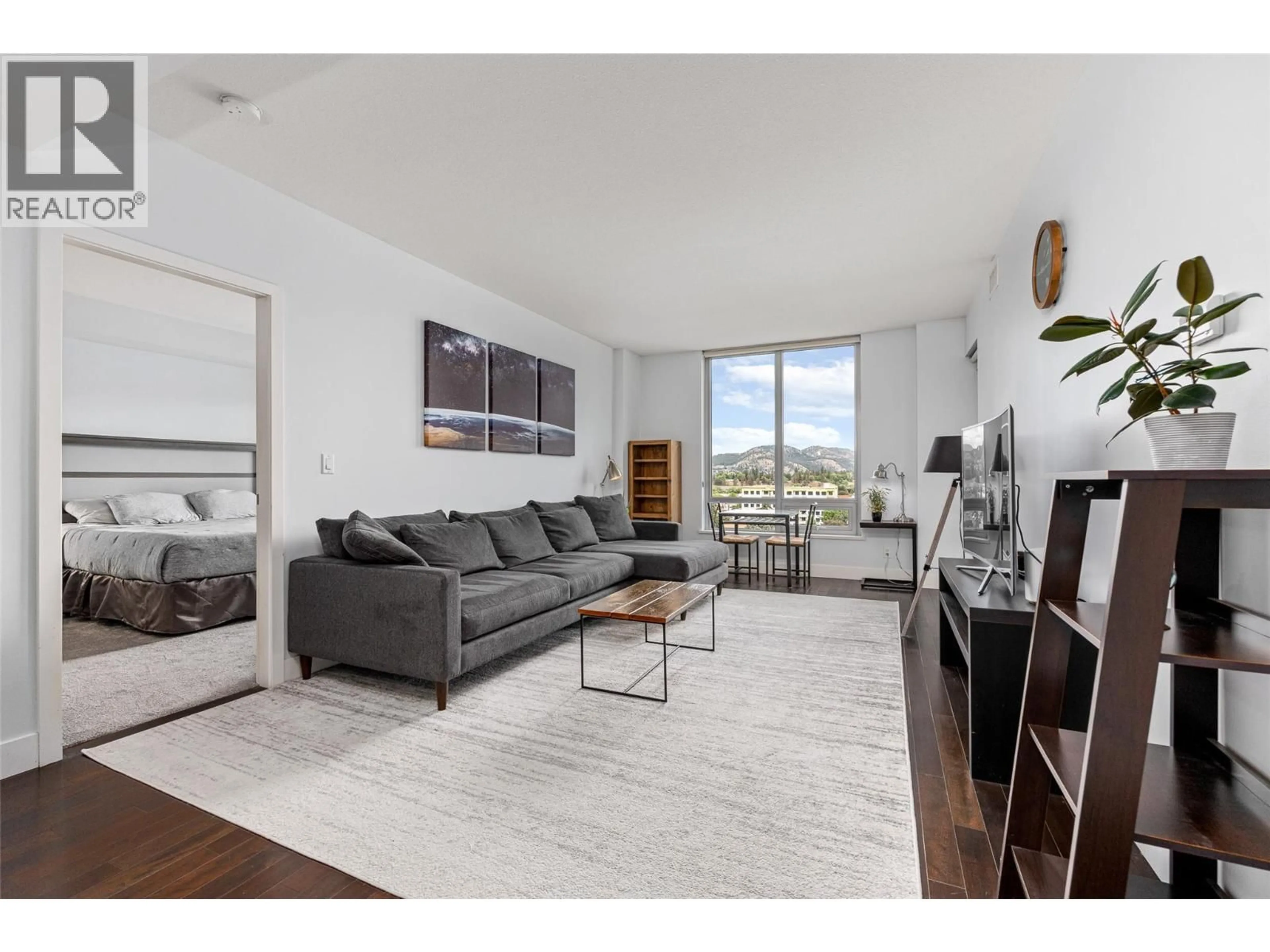 Living room with furniture, unknown for 807 - 2040 SPRINGFIELD ROAD, Kelowna British Columbia V1Y5V8