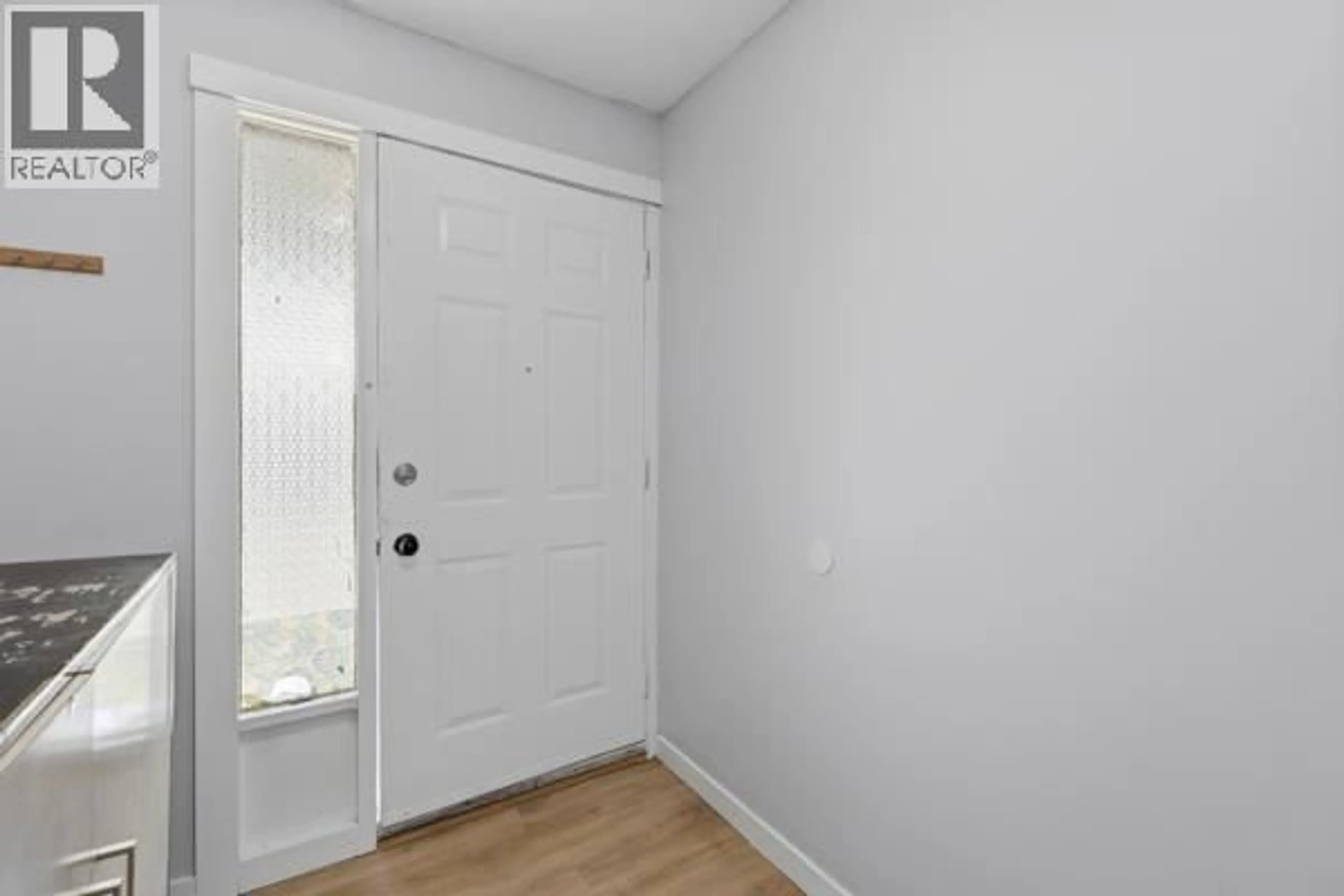 Indoor entryway for 873 MCQUEEN DRIVE, Kamloops British Columbia V2B7X8