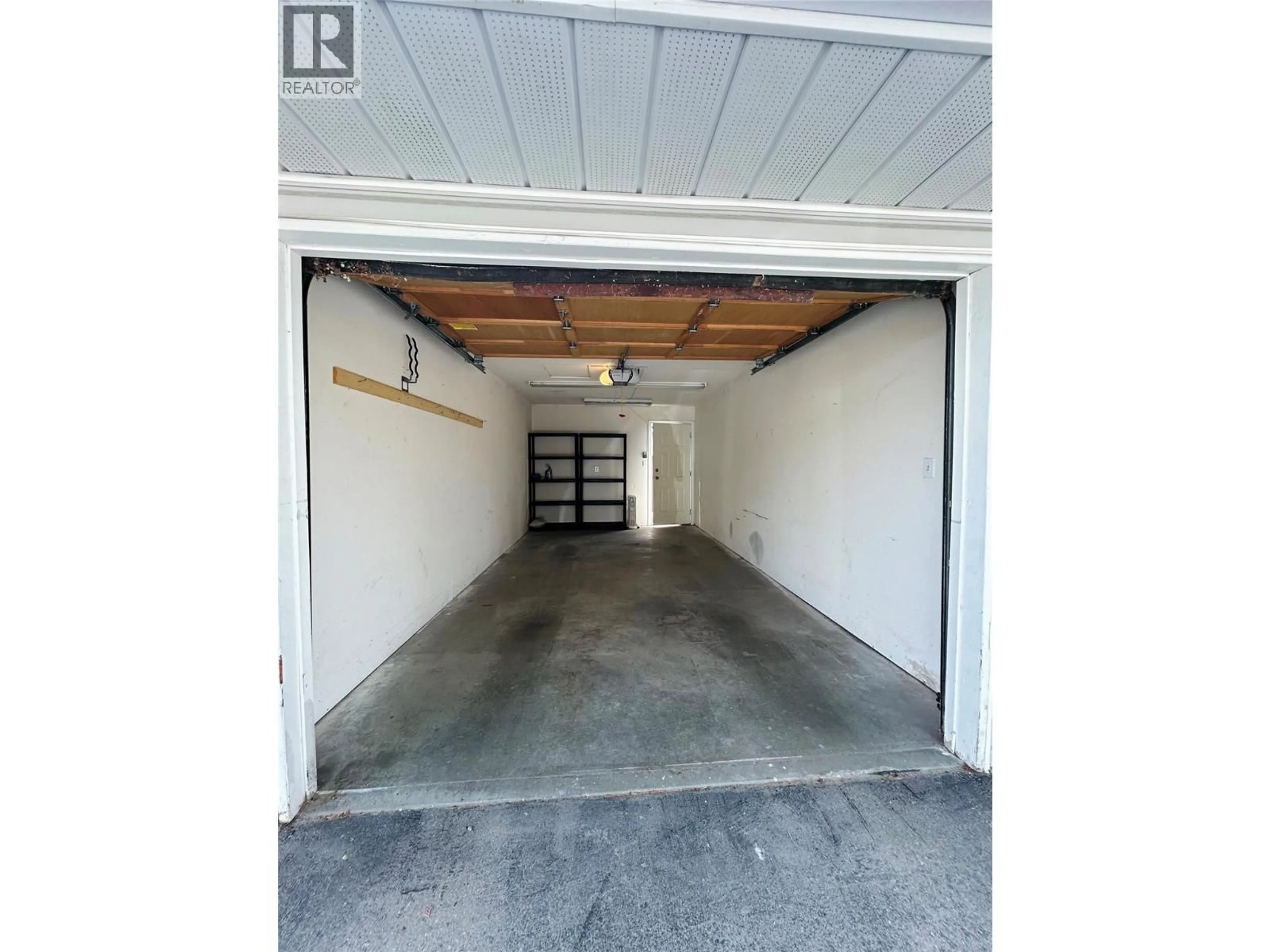 Indoor garage for 103 - 173 GREEN AVENUE, Penticton British Columbia V2A3S9