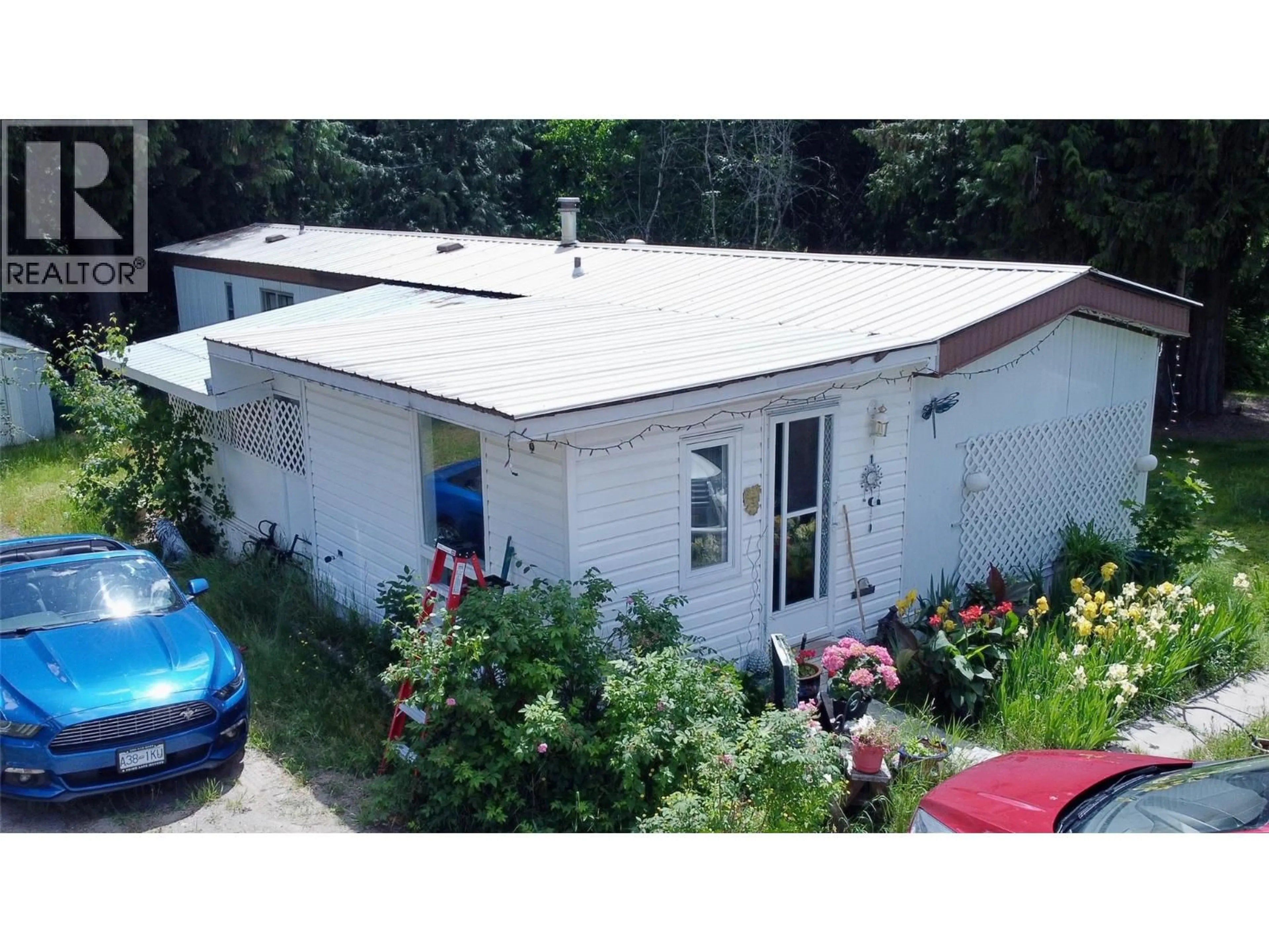 A pic from outside/outdoor area/front of a property/back of a property/a pic from drone, building for 1 - 1930 SETTERLAND ROAD ROAD, Christina Lake British Columbia V0H1E3