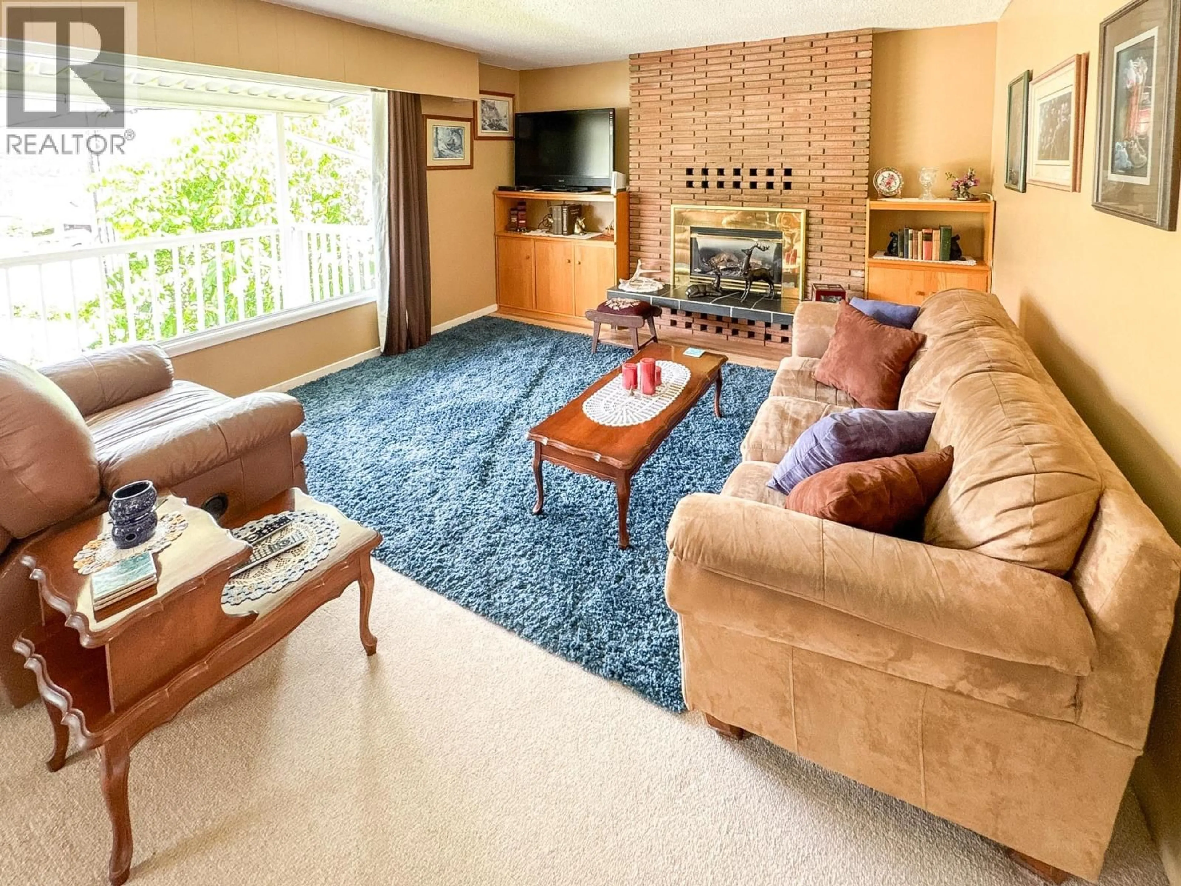 Living room with furniture, unknown for 1 FINCH CRESCENT, Osoyoos British Columbia V0H1V5