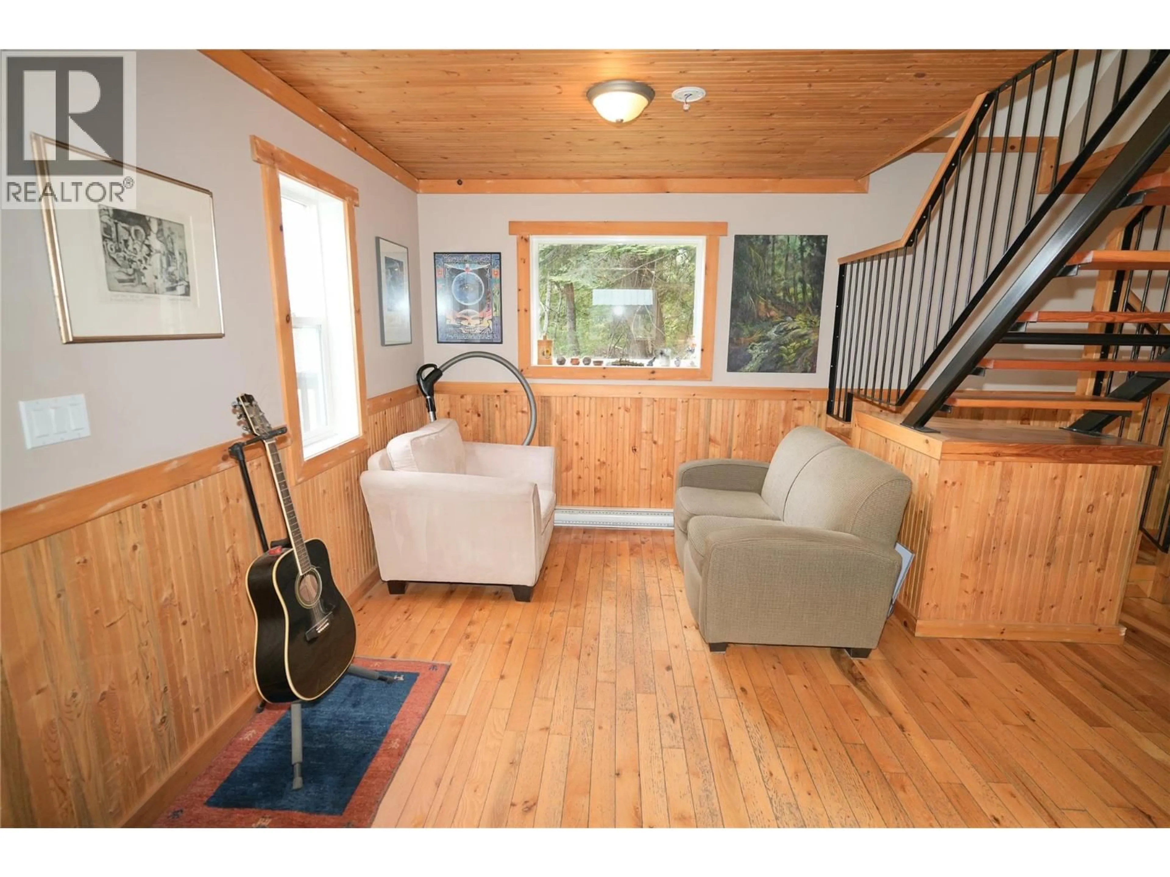 Living room with furniture, wood/laminate floor for 1017 HUME STREET, Slocan British Columbia V0G2C0