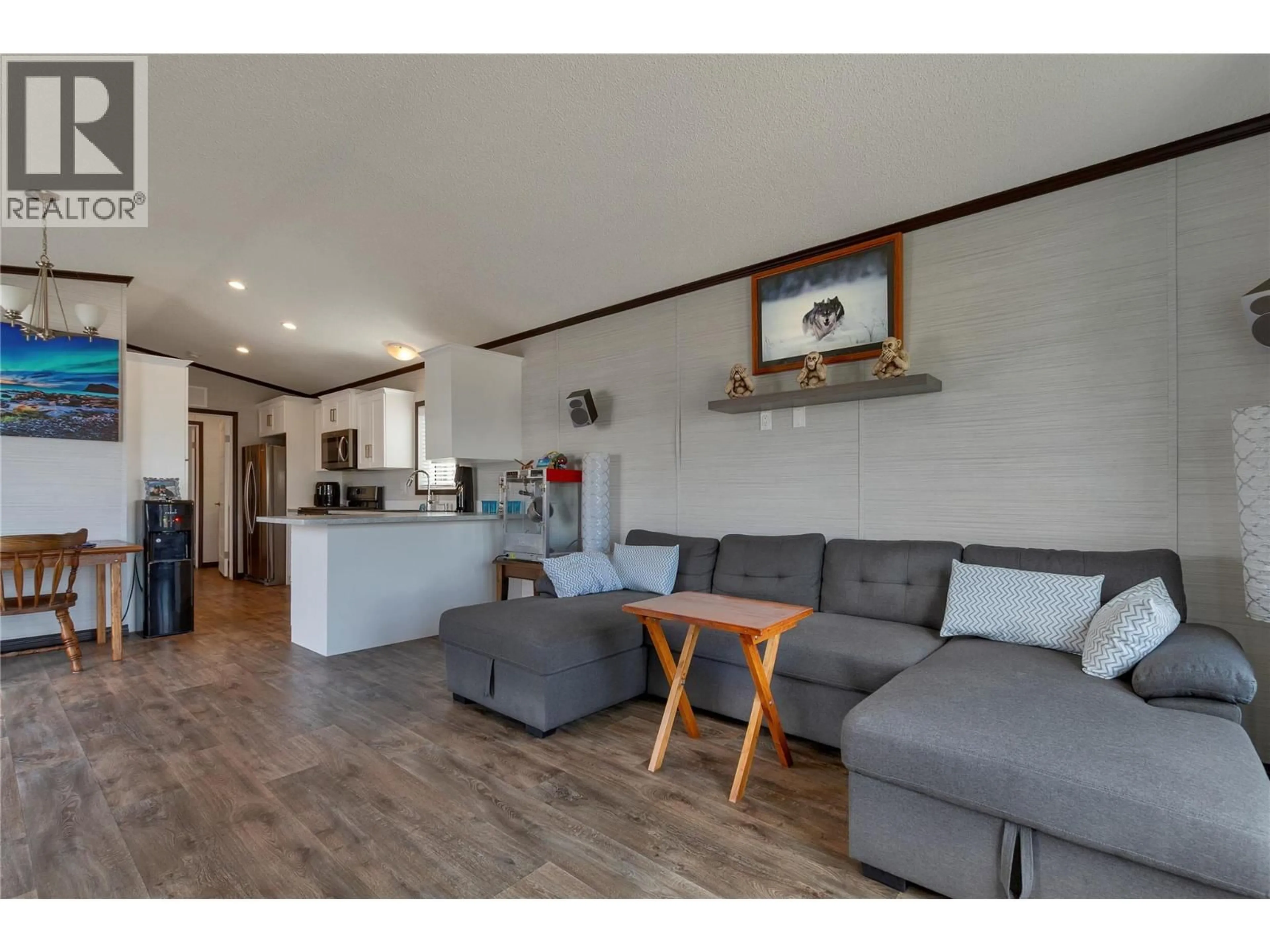 Living room with furniture, wood/laminate floor for 9 - 65 ANTOINE ROAD, Vernon British Columbia V1H2A3