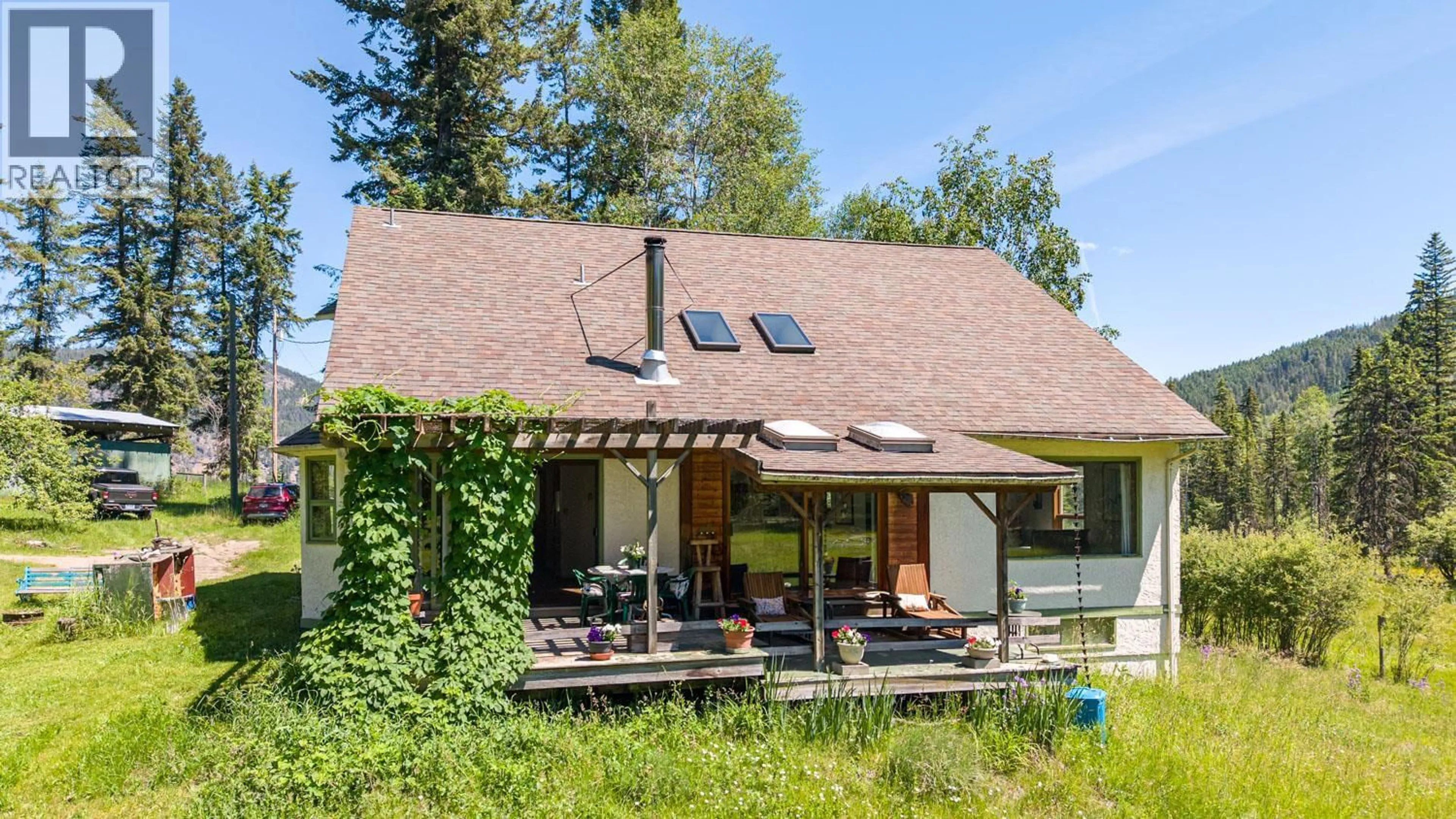 Patio, street for 187 GIBSON ROAD, Lumby British Columbia V0E2G1