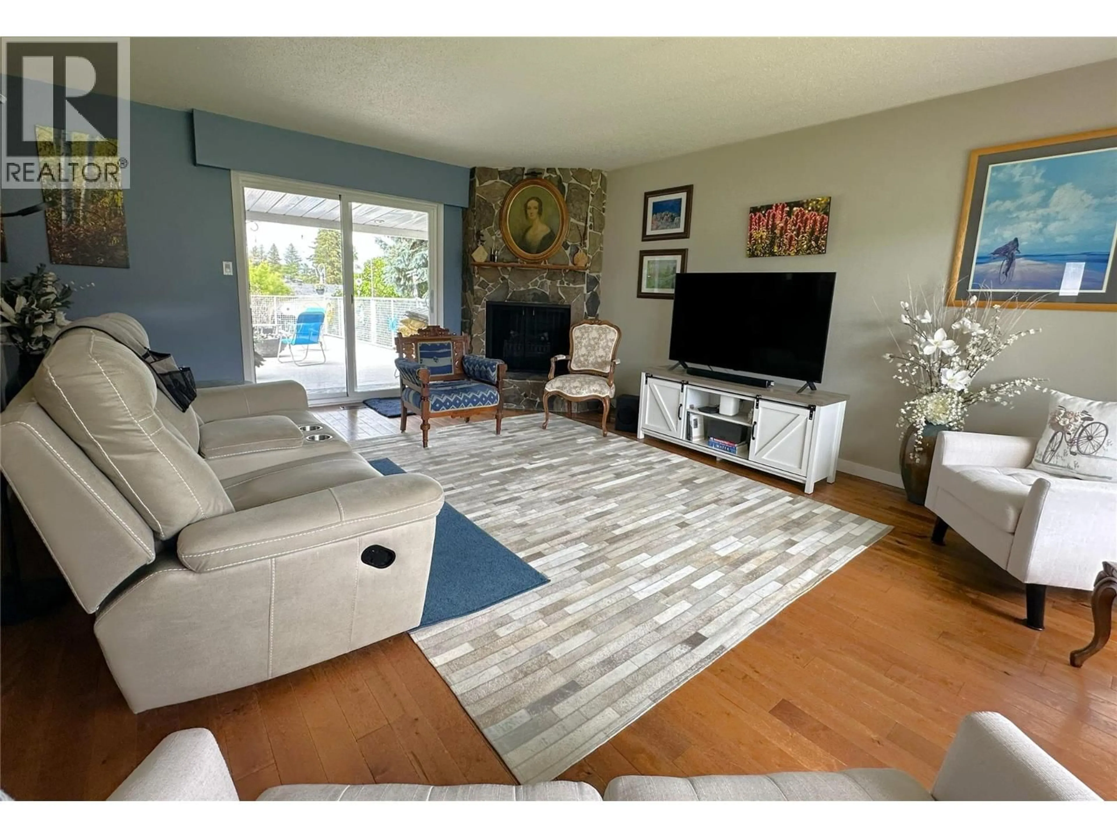 Living room with furniture, unknown for 1004 13TH S STREET, Cranbrook British Columbia V1C1X6