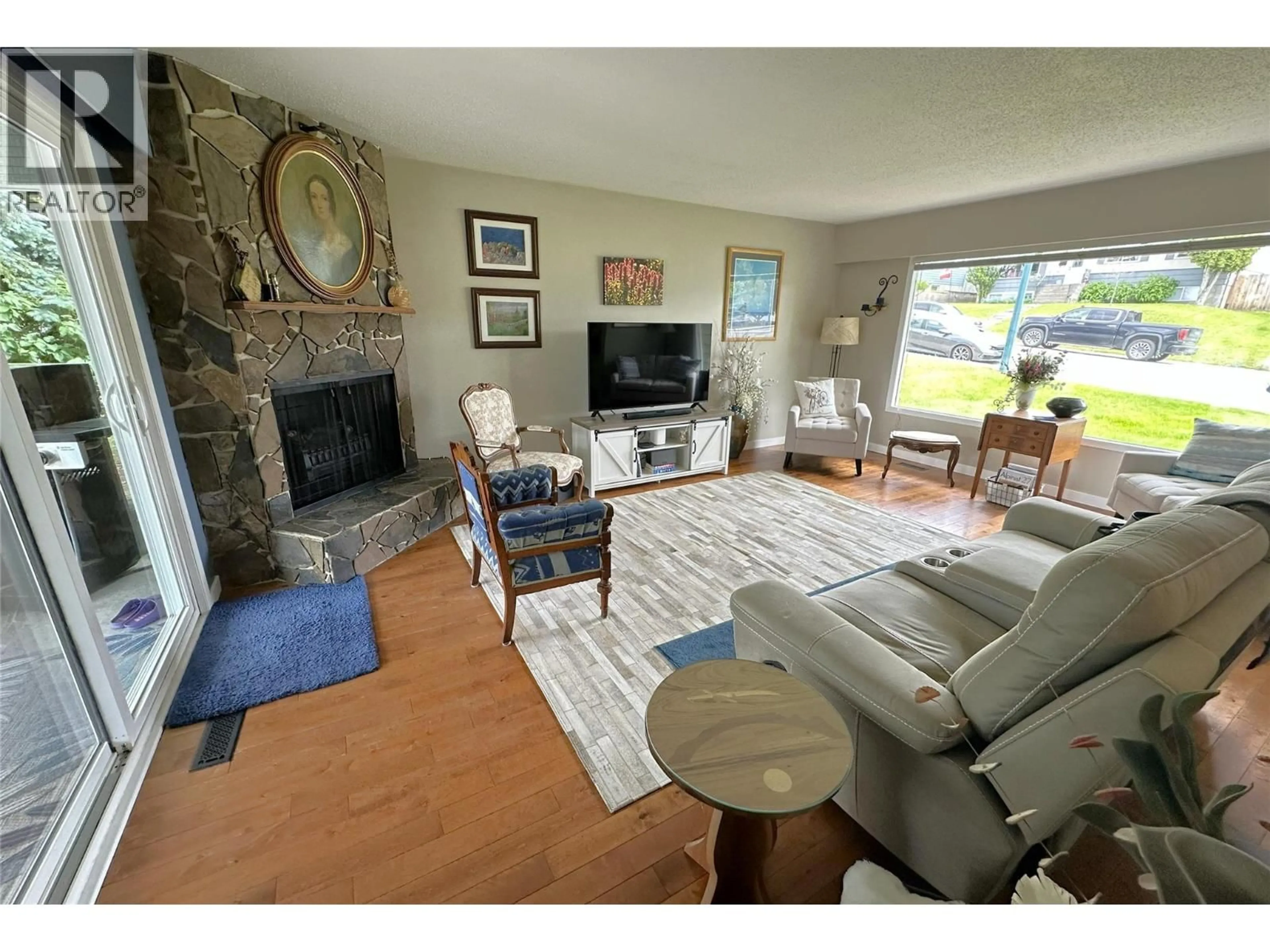 Living room with furniture, unknown for 1004 13TH S STREET, Cranbrook British Columbia V1C1X6