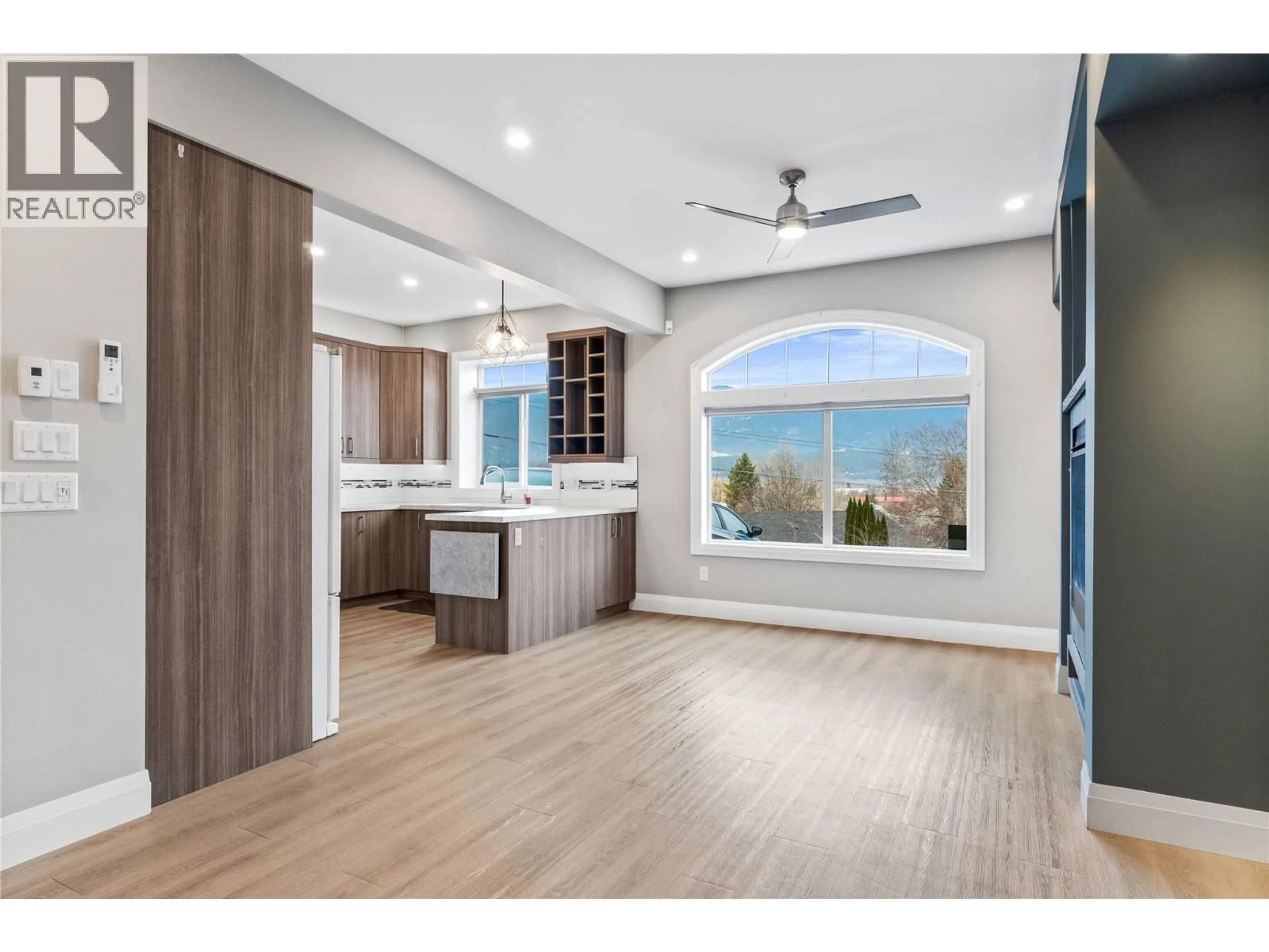 Open concept kitchen, unknown for 37 - 1070 1 STREET SOUTHEAST, Salmon Arm British Columbia V1E0B6