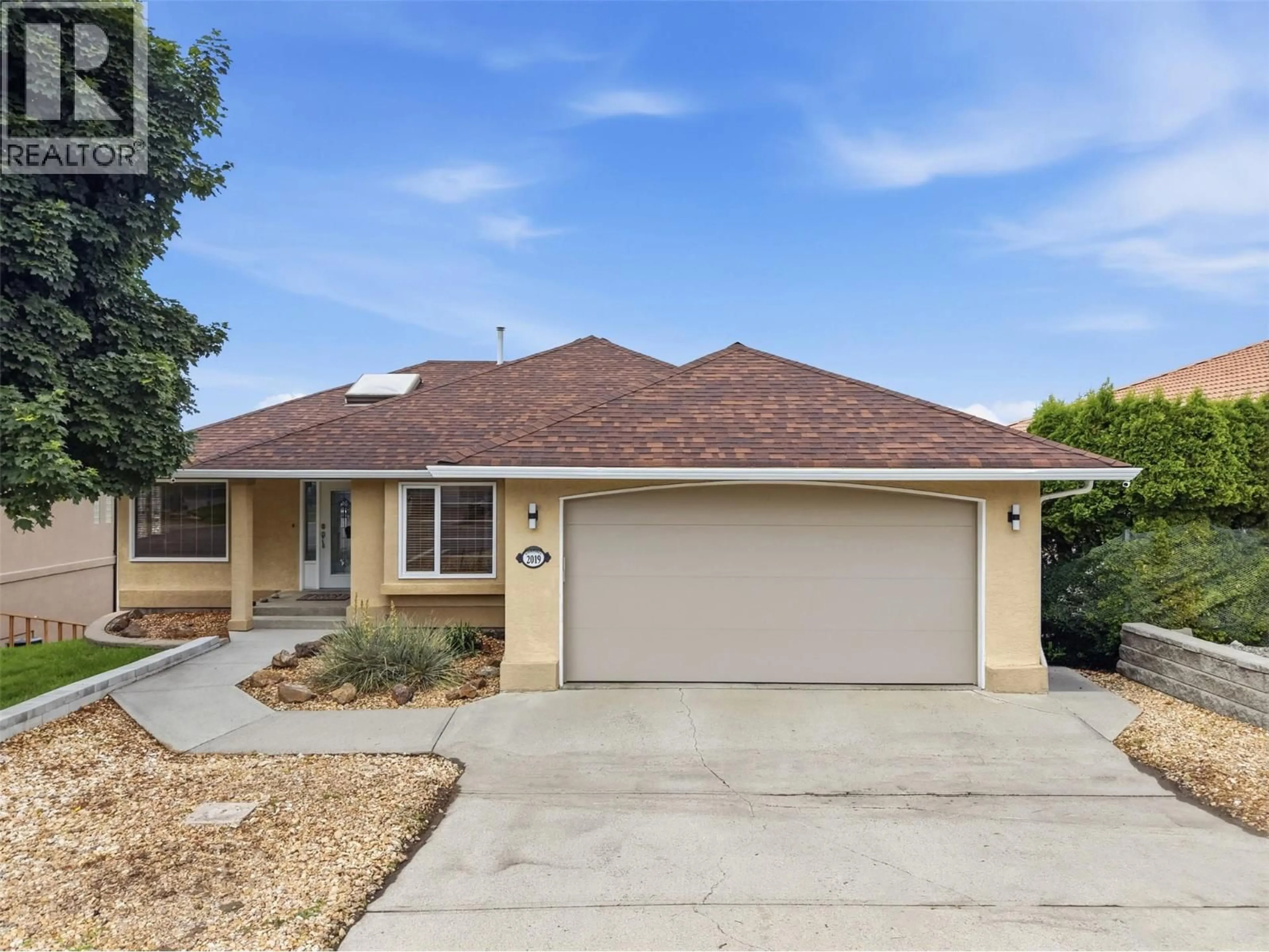 Home with vinyl exterior material, street for 2019 MUIRFIELD ROAD, Kamloops British Columbia V1S1S6