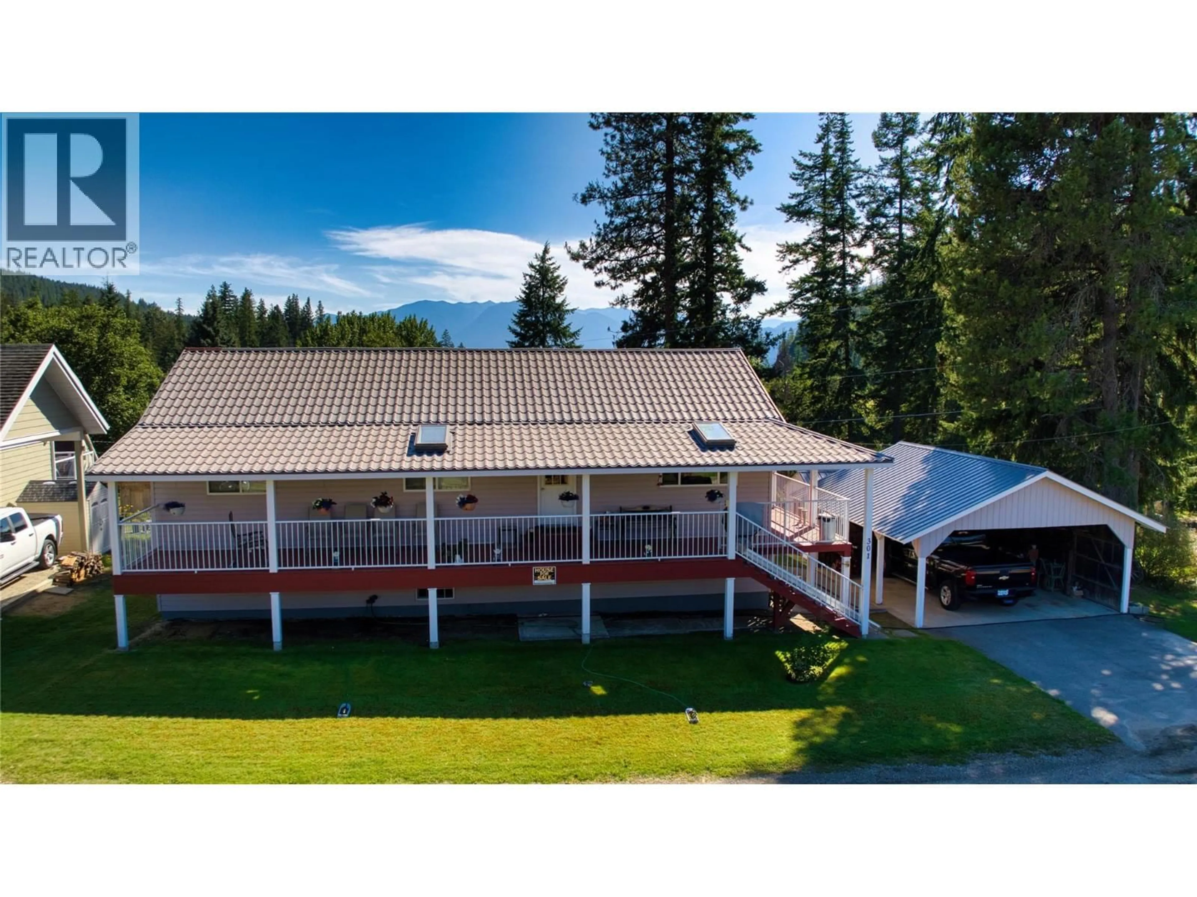 A pic from outside/outdoor area/front of a property/back of a property/a pic from drone, mountain view for 301 FOWLER STREET, Riondel British Columbia V0B2B0