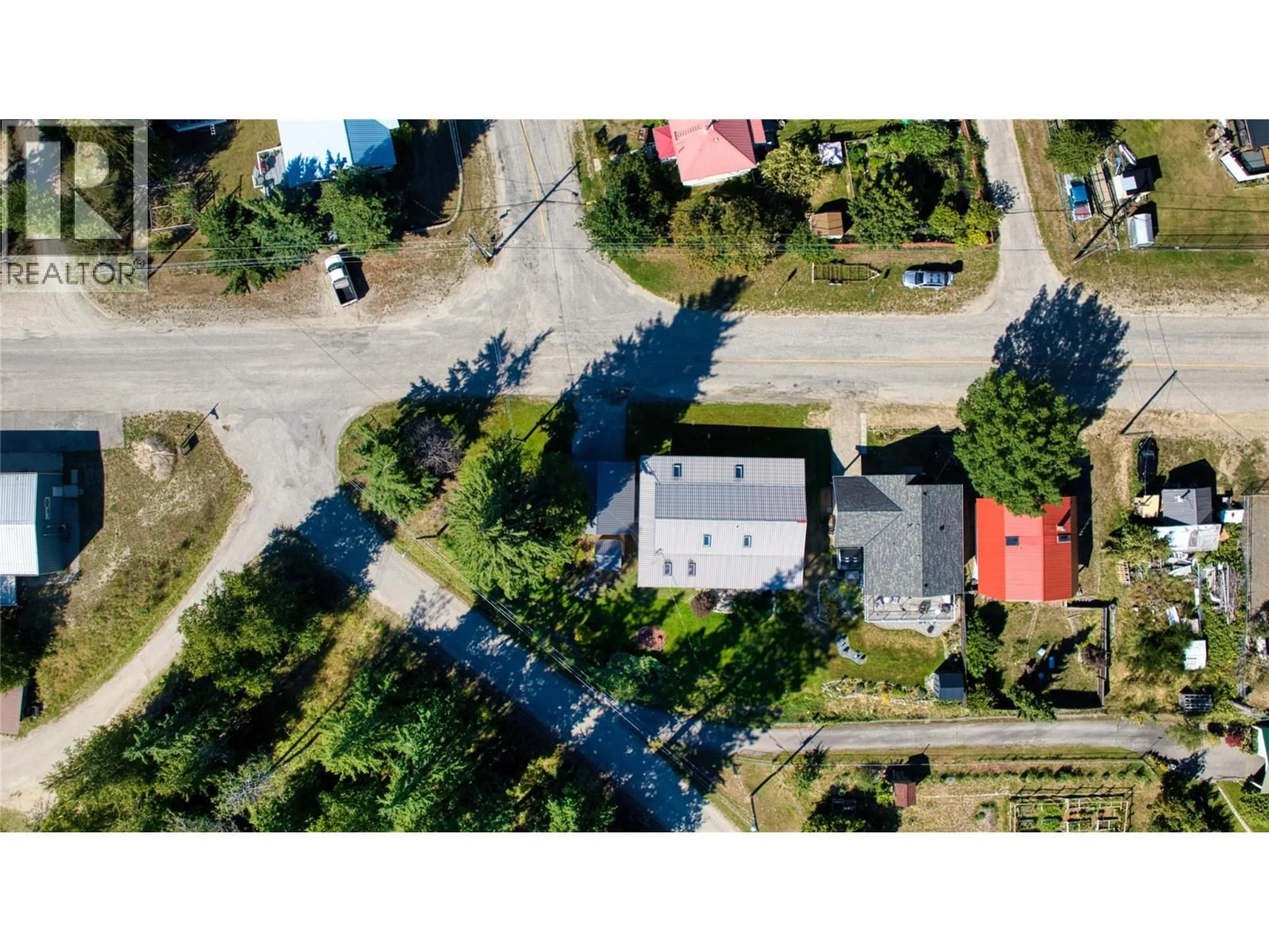 A pic from outside/outdoor area/front of a property/back of a property/a pic from drone, street for 301 FOWLER STREET, Riondel British Columbia V0B2B0
