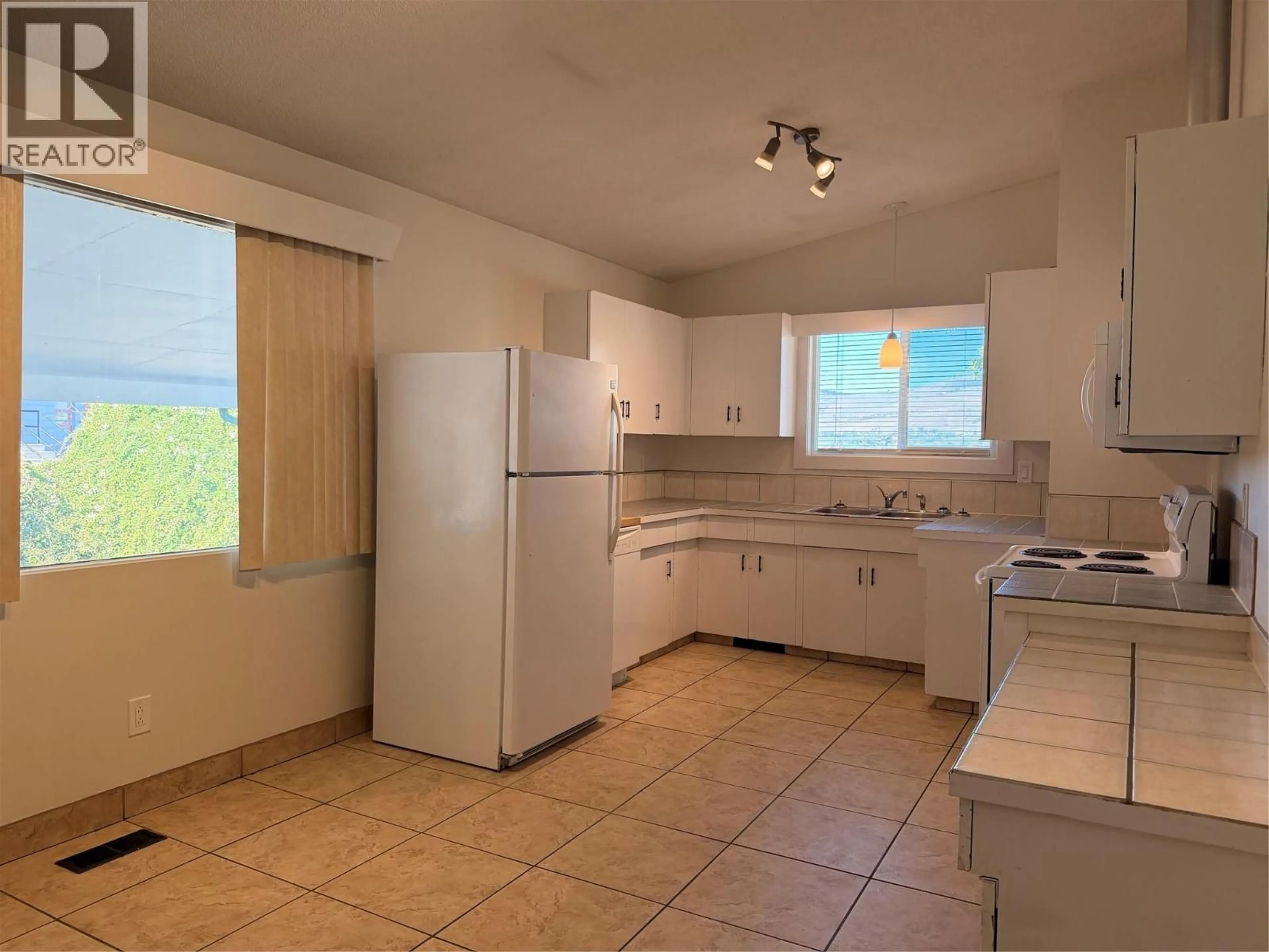 Standard kitchen, ceramic/tile floor for 1601 37TH STREET, Vernon British Columbia V1T6G2
