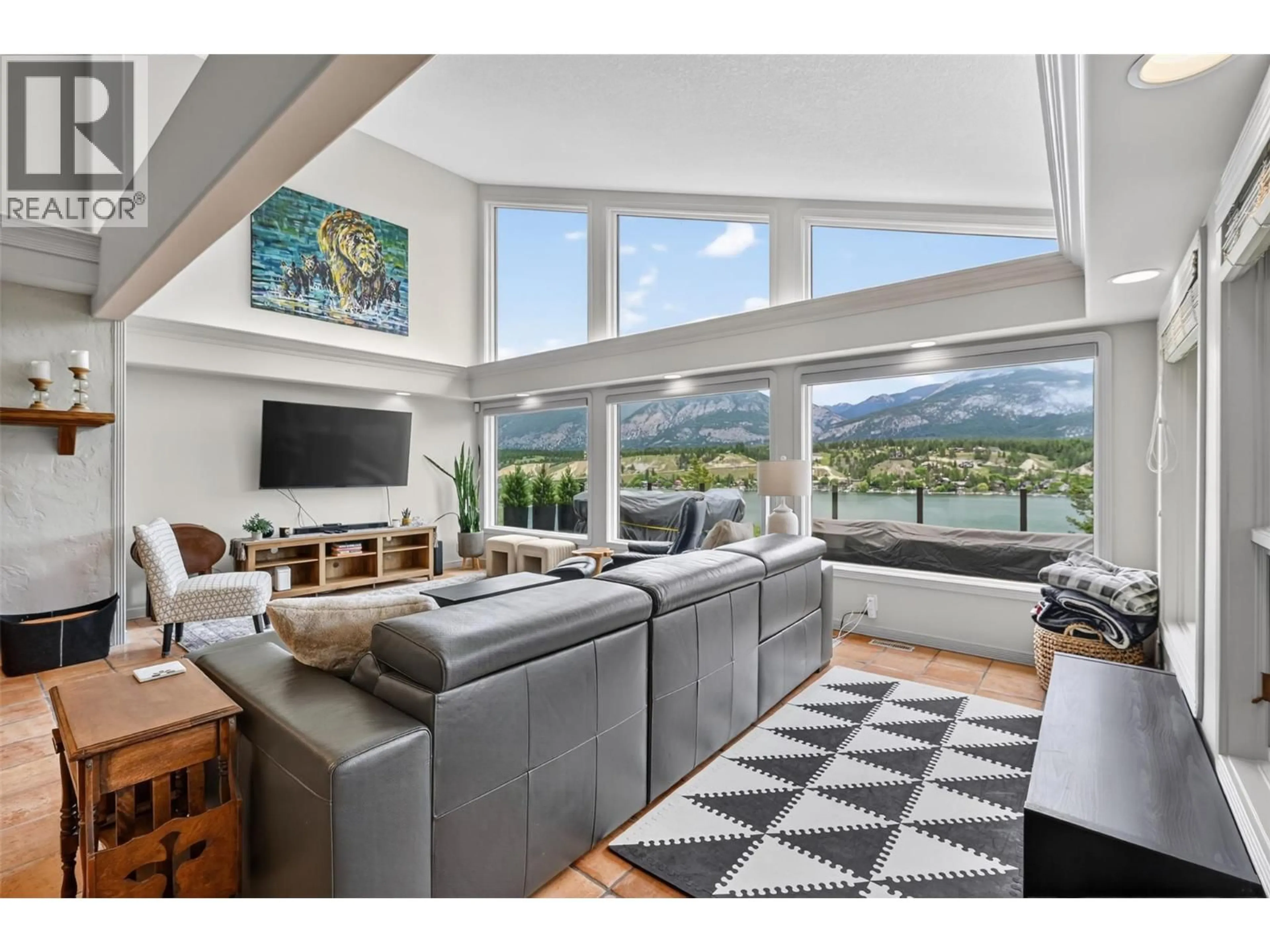Living room with furniture, unknown for 821 4TH AVENUE, Invermere British Columbia V0A1K4