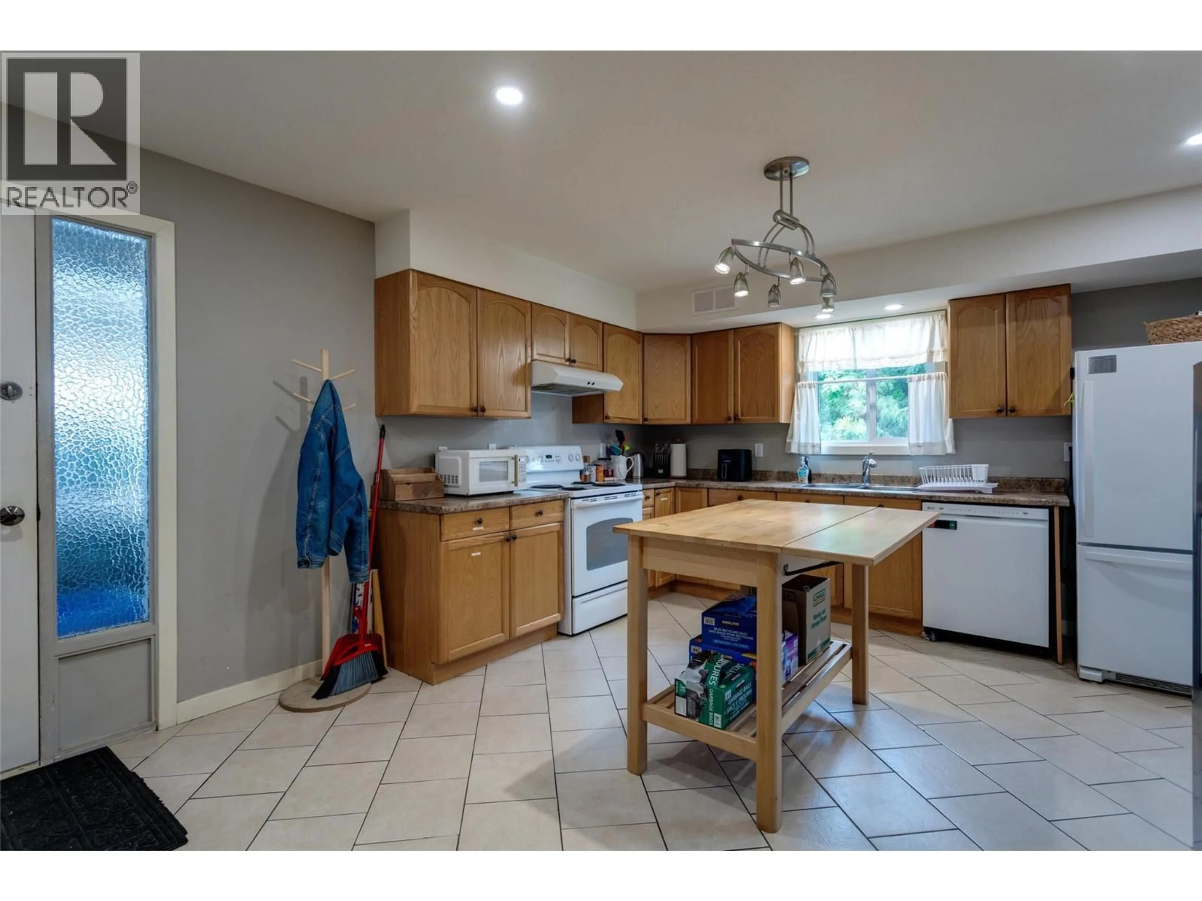 Standard kitchen, unknown for 1 - 500 LESTER ROAD, Kelowna British Columbia V1X6E2