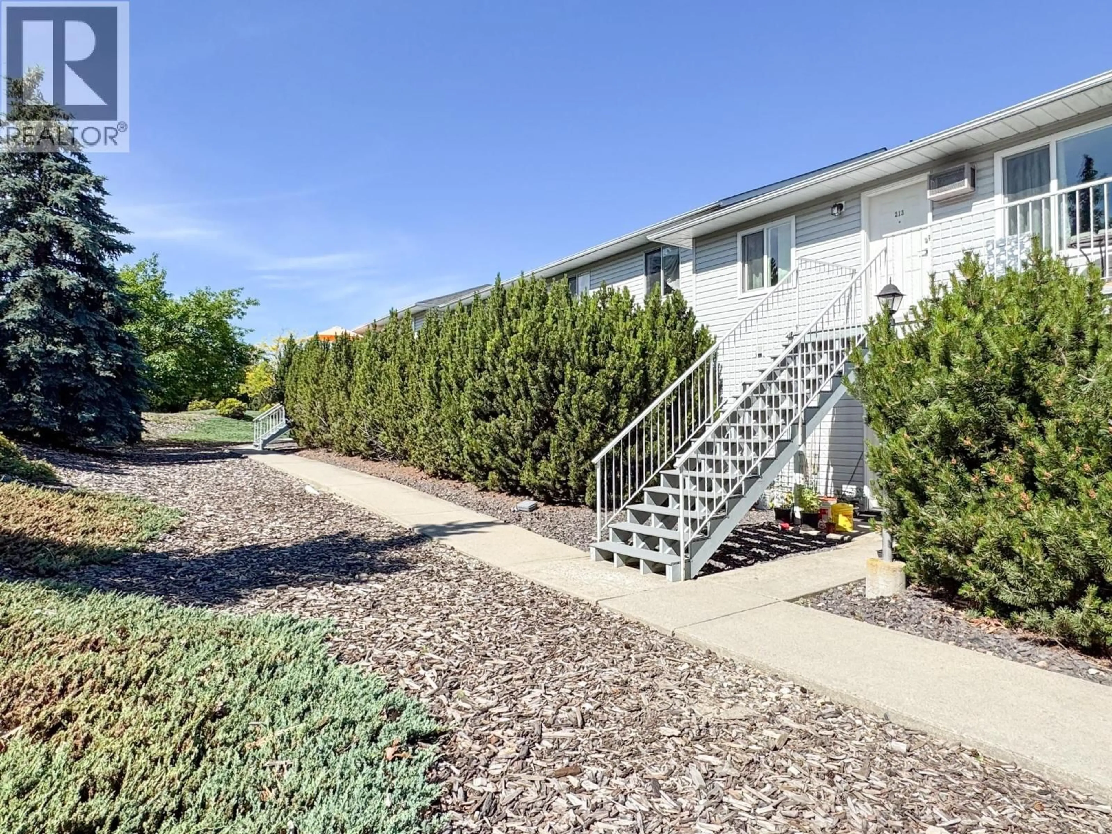 Home with vinyl exterior material, street for 213 - 1047 MIDDLETON WAY, Vernon British Columbia V1B2N3