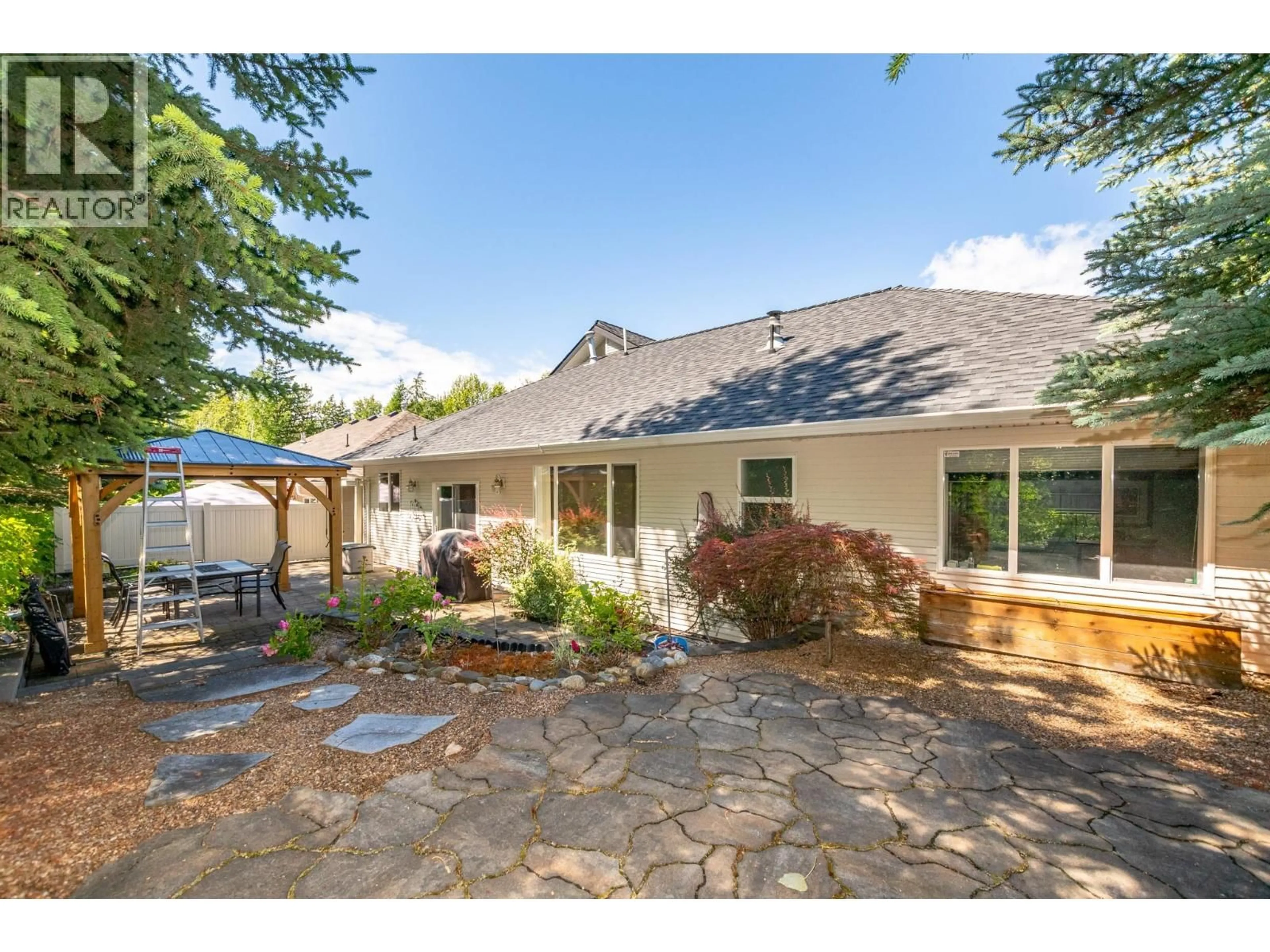 A pic from outside/outdoor area/front of a property/back of a property/a pic from drone, unknown for #28 - 801 20 STREET NORTHEAST, Salmon Arm British Columbia V1E2R7