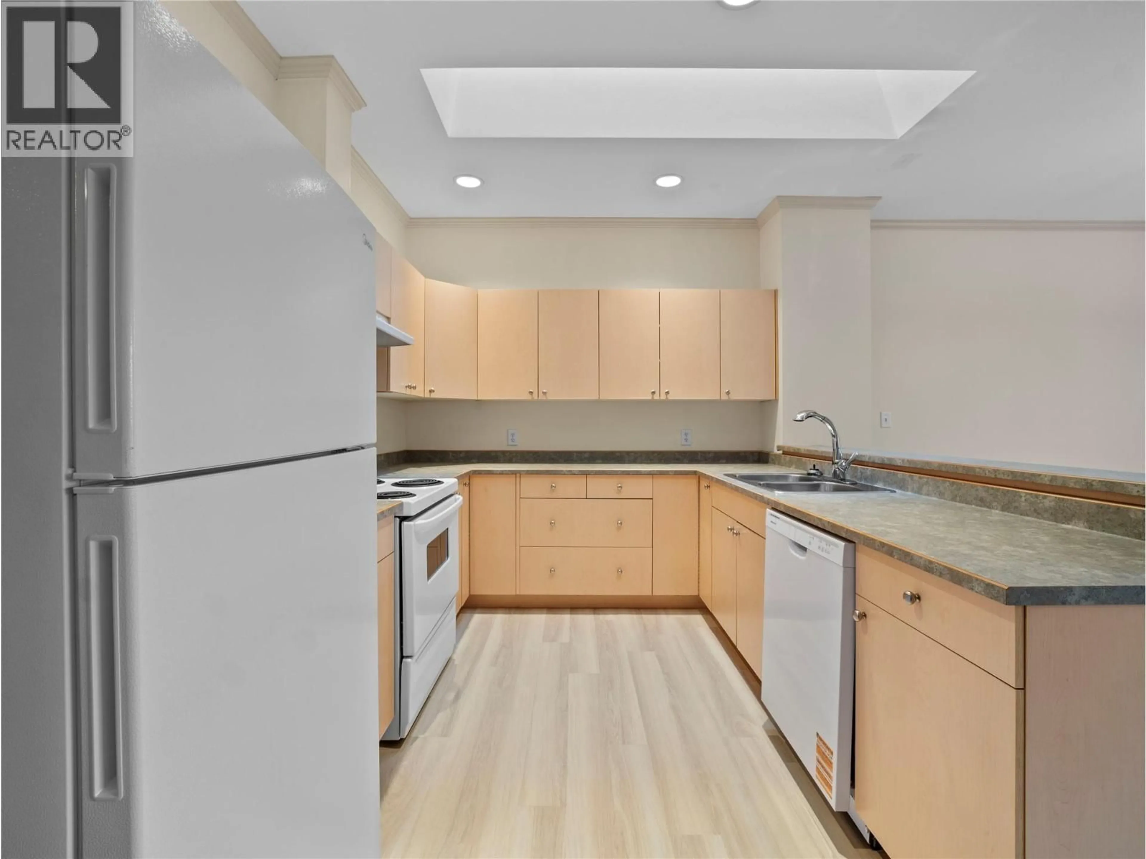 Standard kitchen, unknown for 7 - 680 MARINE PARK DRIVE NORTHEAST, Salmon Arm British Columbia V1E3L4