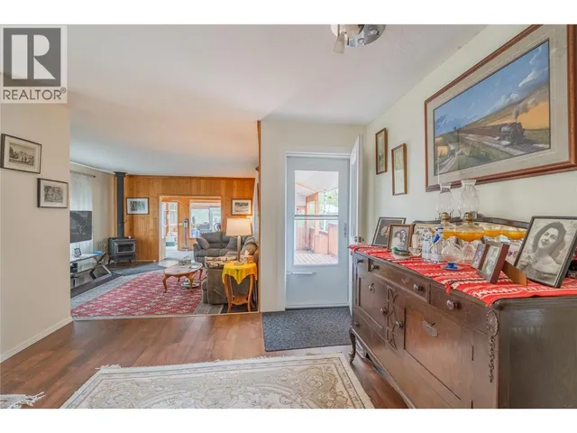 1912 CHASM ROAD, 70 Mile House 3