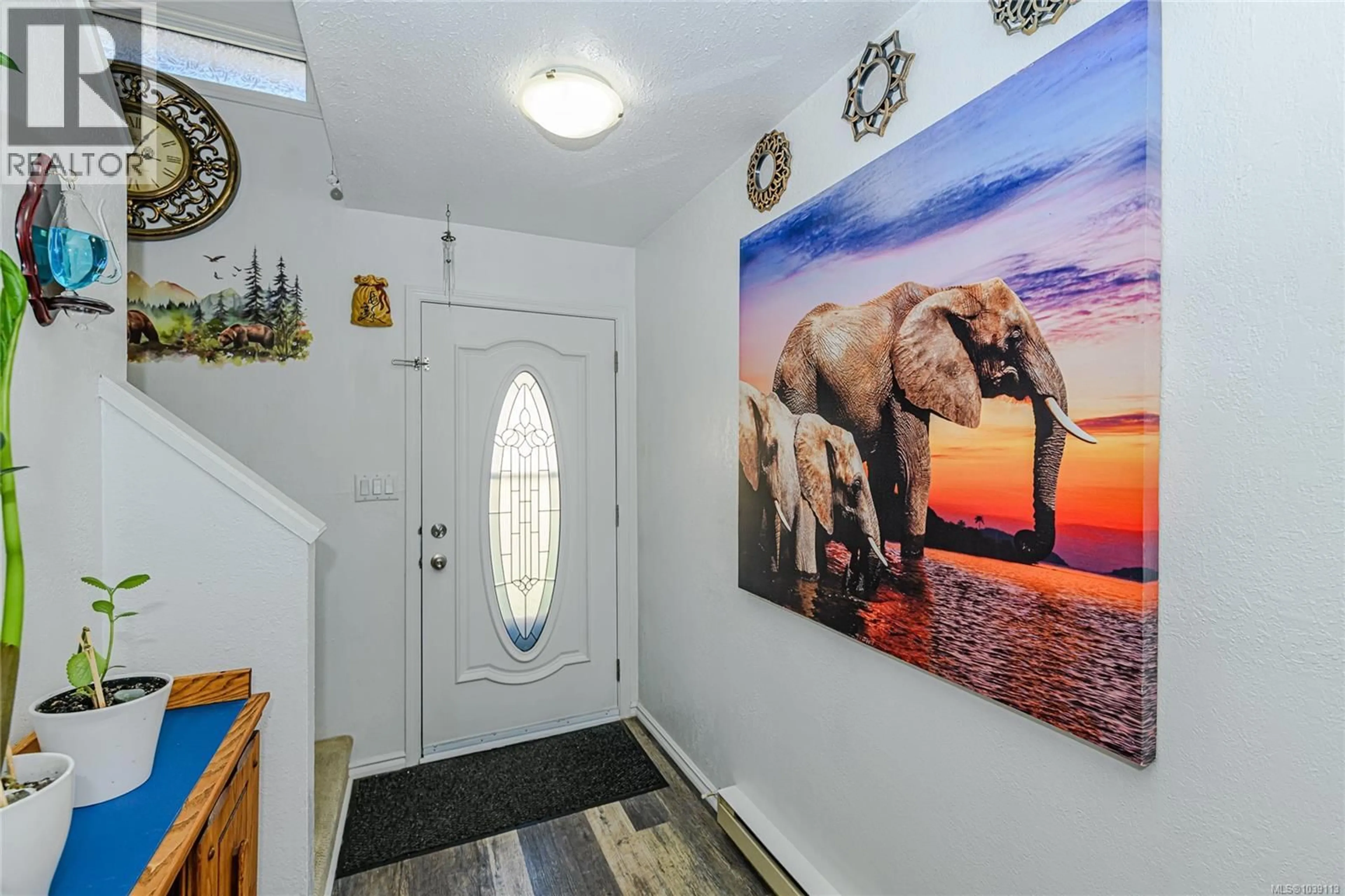 Indoor entryway for 5 - 1506 ADMIRALS ROAD, View Royal British Columbia V9A7B1