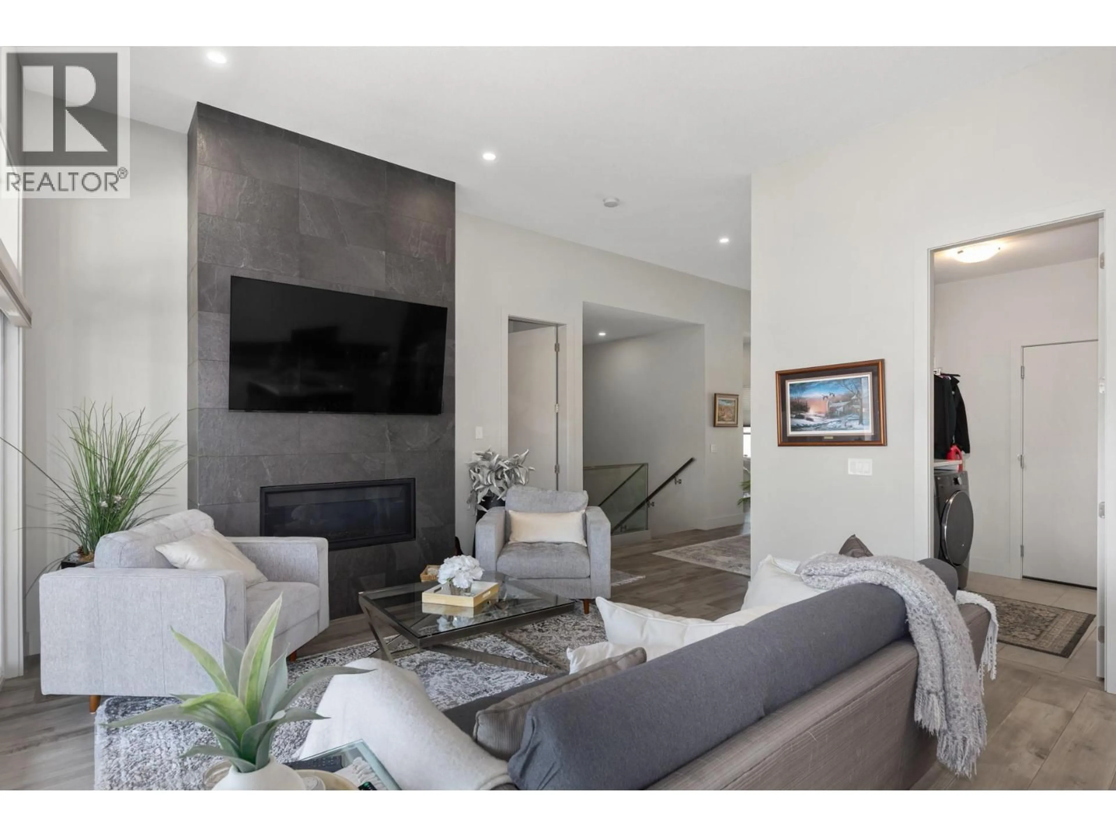 Living room with furniture, unknown for 567 ACADIA STREET, Kelowna British Columbia V1V0A8