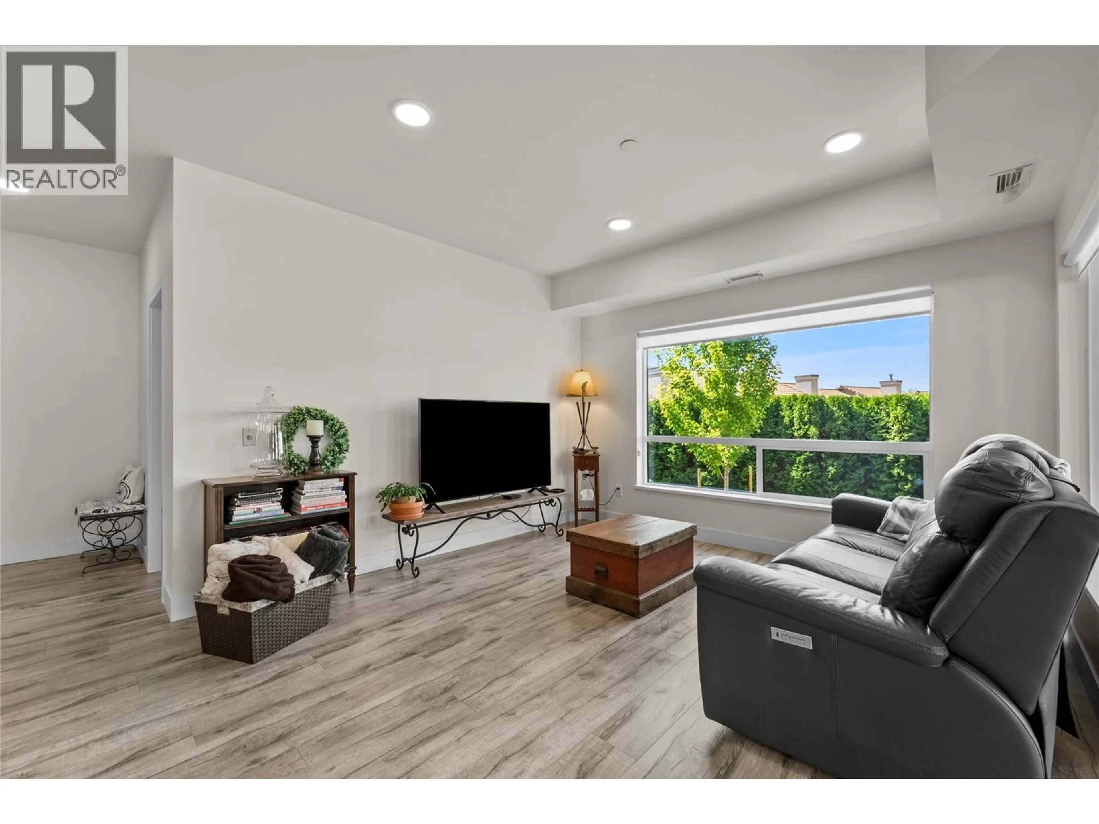Living room with furniture, unknown for 101 - 651 DUNES DRIVE, Kamloops British Columbia V2B0K2
