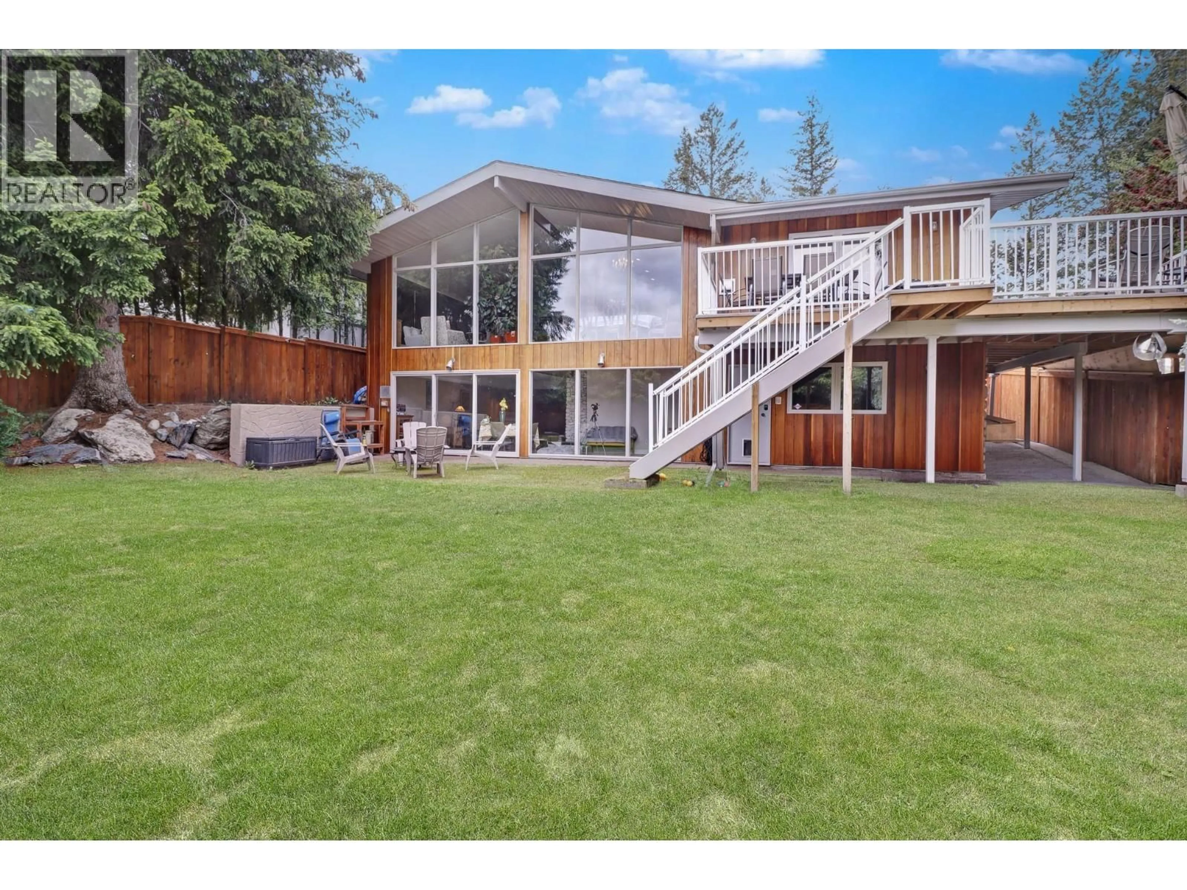 A pic from outside/outdoor area/front of a property/back of a property/a pic from drone, unknown for 712 17 AVENUE, Cranbrook British Columbia V1C3B7