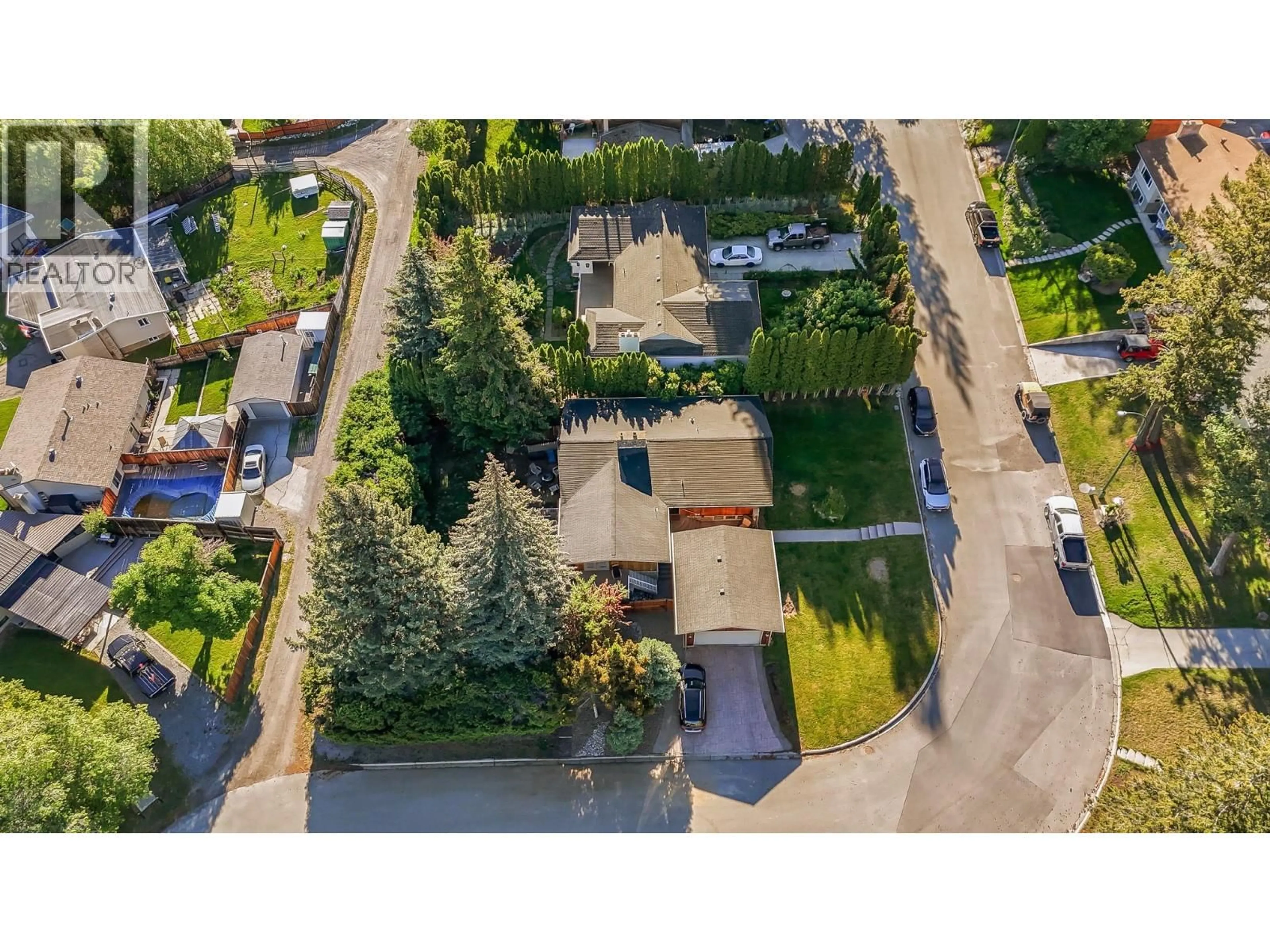 A pic from outside/outdoor area/front of a property/back of a property/a pic from drone, street for 712 17 AVENUE, Cranbrook British Columbia V1C3B7