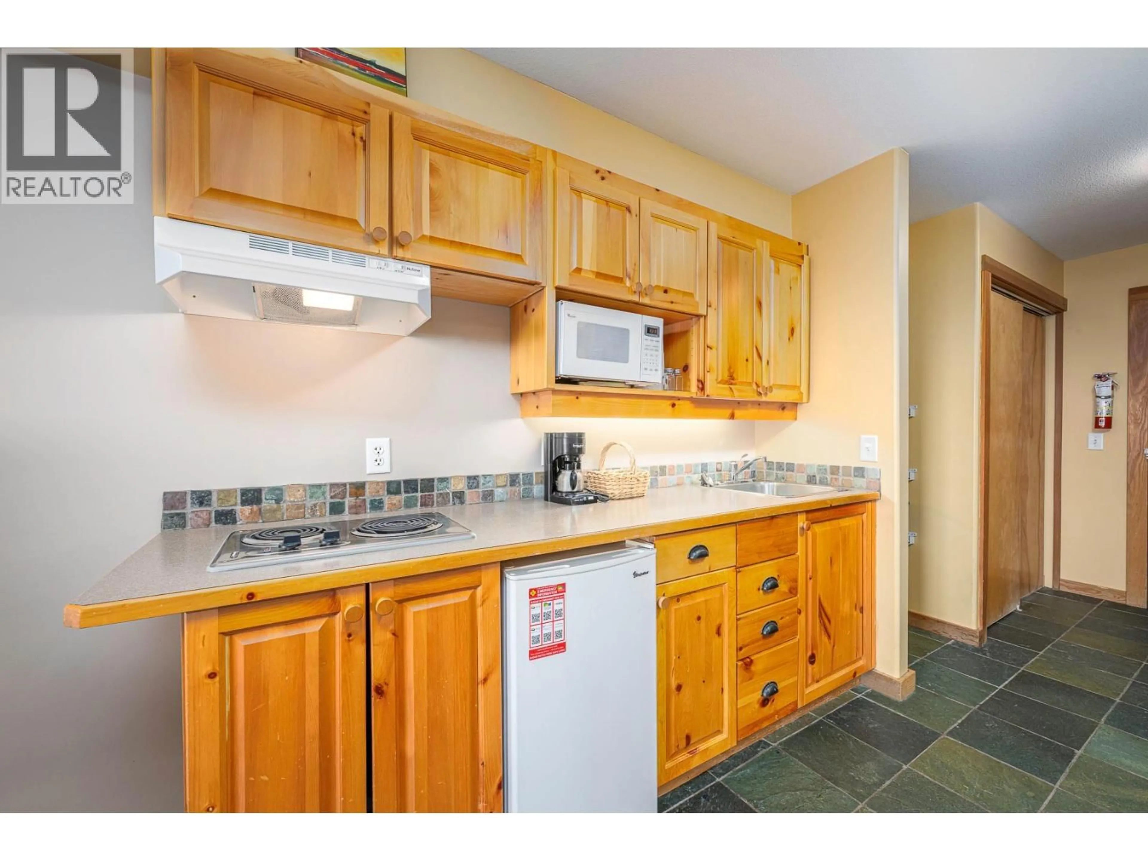 Standard kitchen, unknown for 316 - 5335 BIG WHITE ROAD, Big White British Columbia V1P1T4