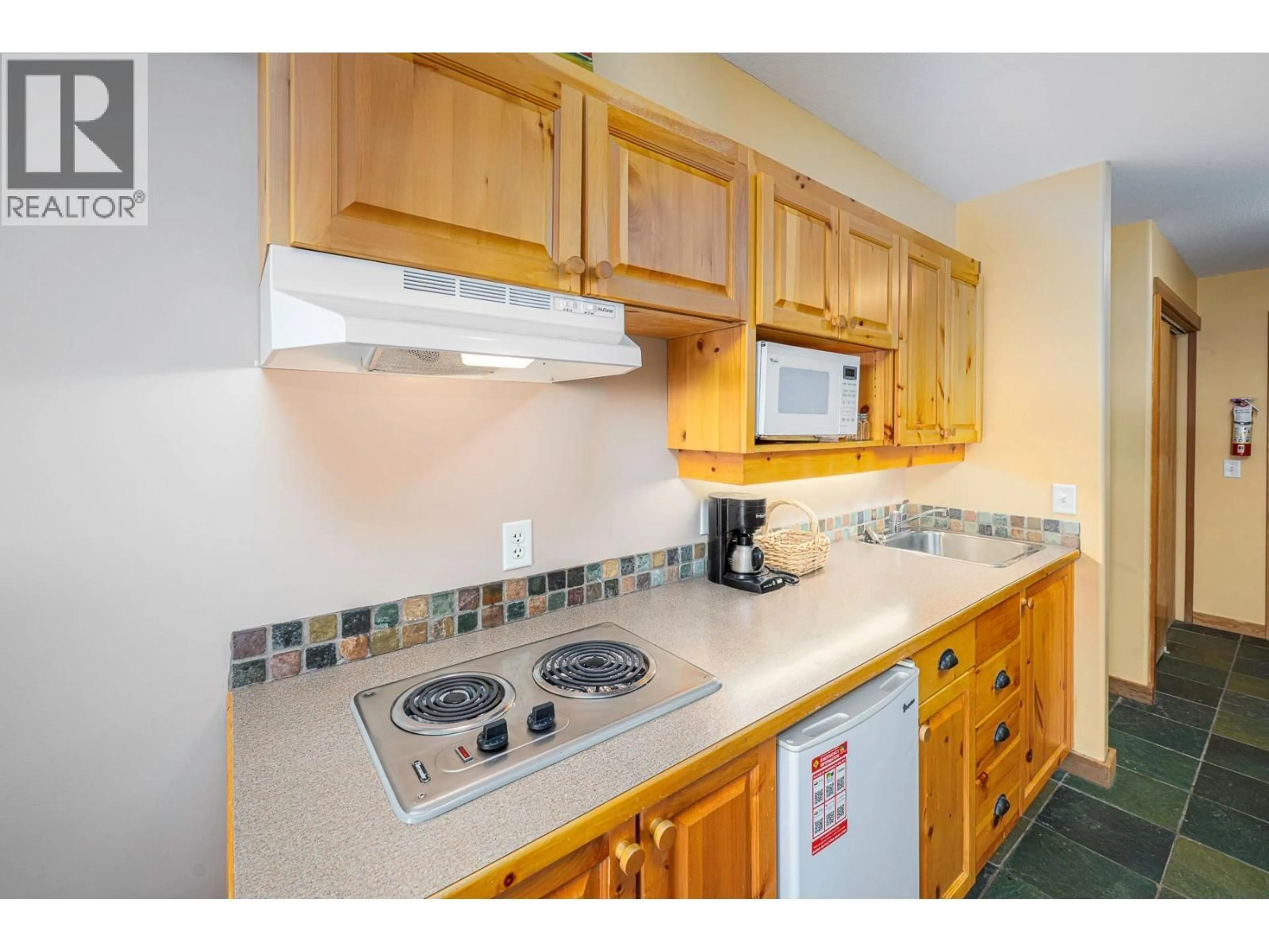 Standard kitchen, unknown for 316 - 5335 BIG WHITE ROAD, Big White British Columbia V1P1T4