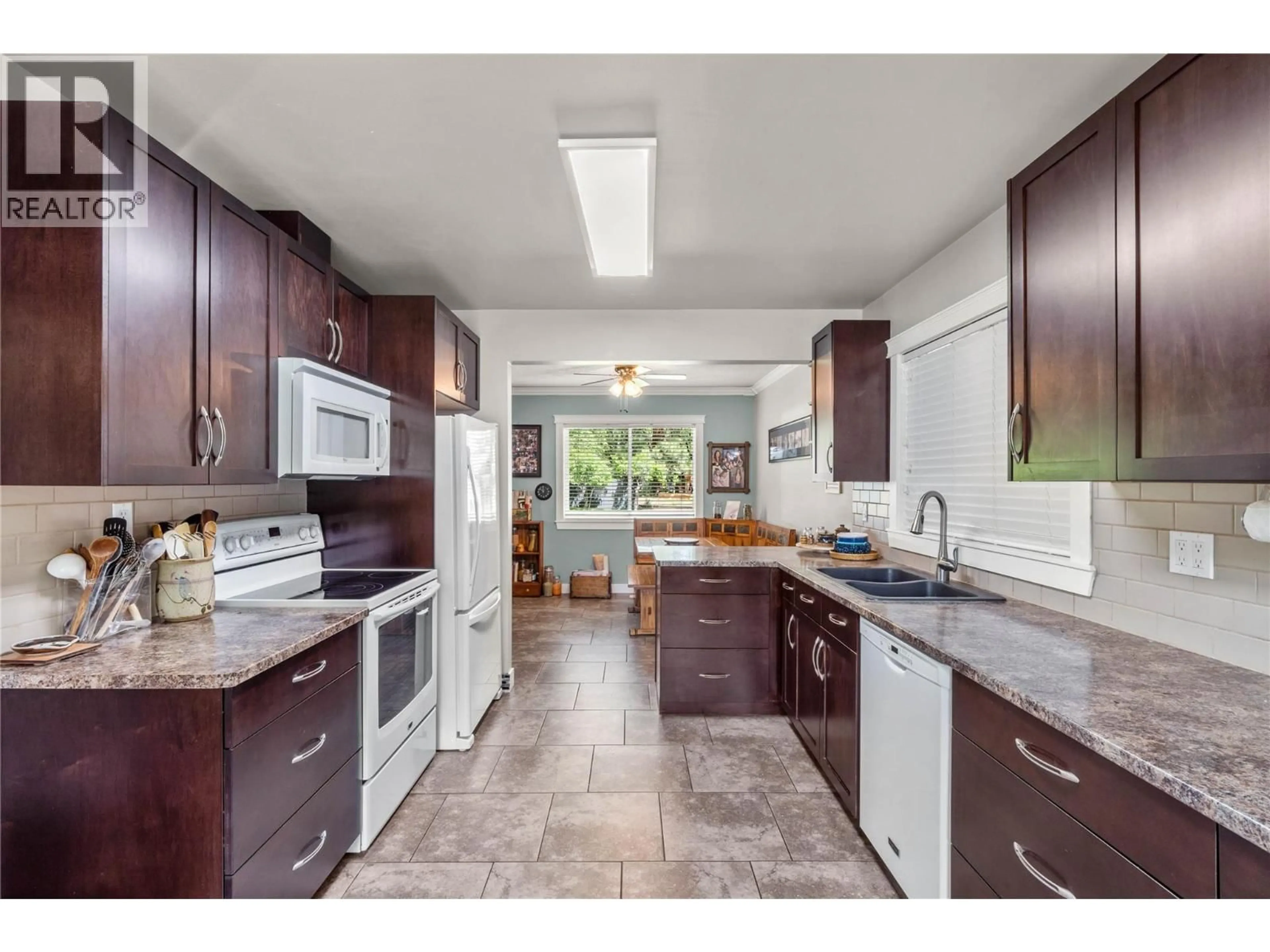 Open concept kitchen, ceramic/tile floor for 892 CRAMOND ROAD, Kamloops British Columbia V2B6J9