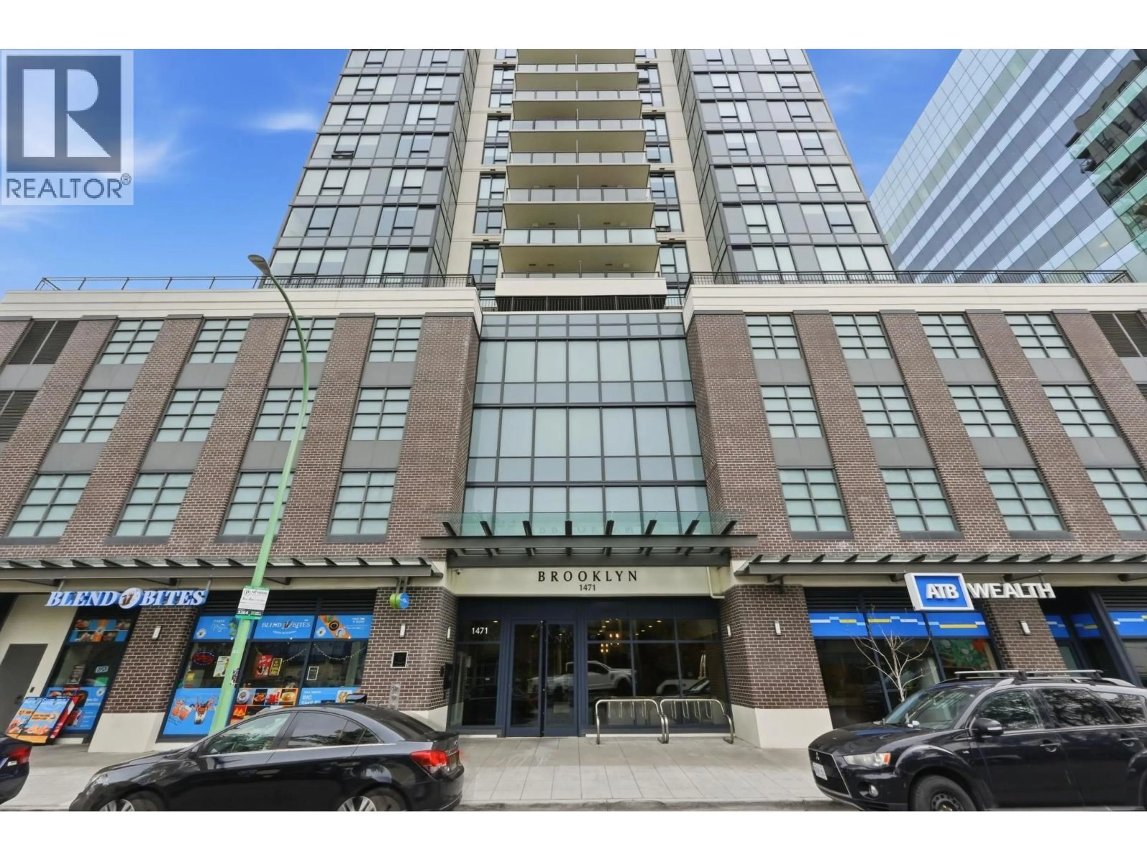 Indoor foyer for 1610 - 1471 ST PAUL STREET, Kelowna British Columbia V1Y2E4