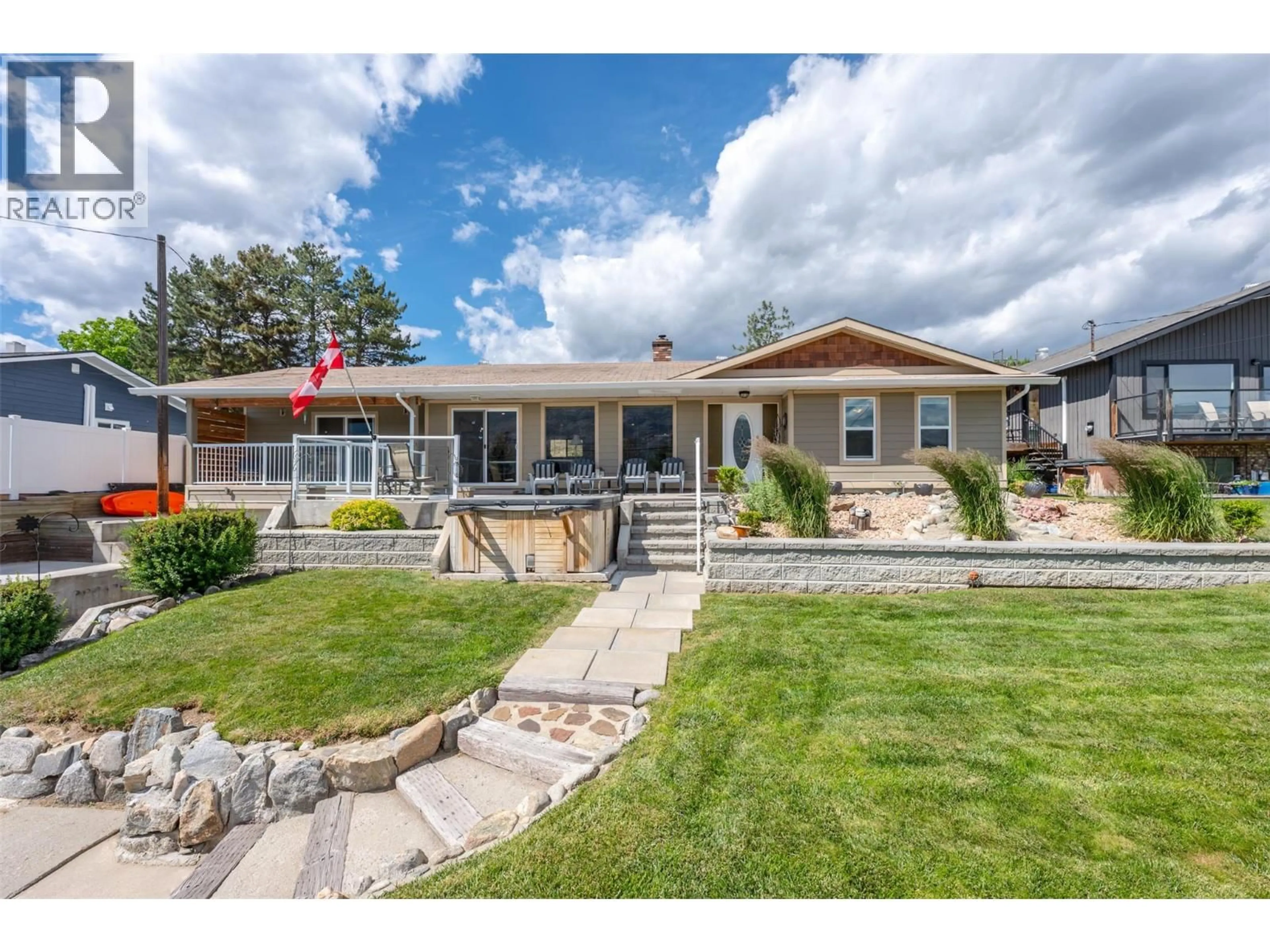 Home with vinyl exterior material, unknown for 465 PINEVIEW DRIVE, Kaleden British Columbia V0H1K0