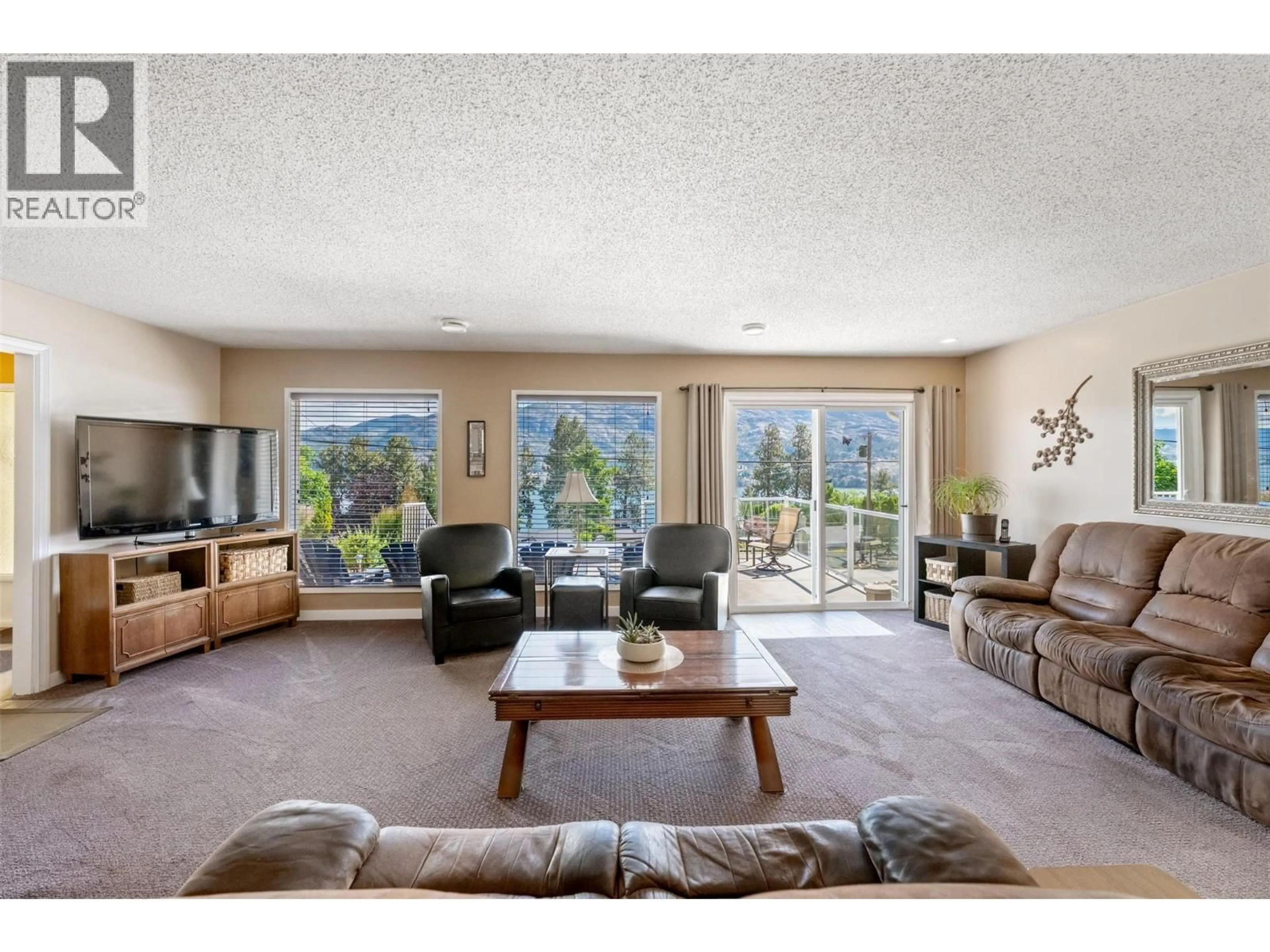 Living room with furniture, unknown for 465 PINEVIEW DRIVE, Kaleden British Columbia V0H1K0