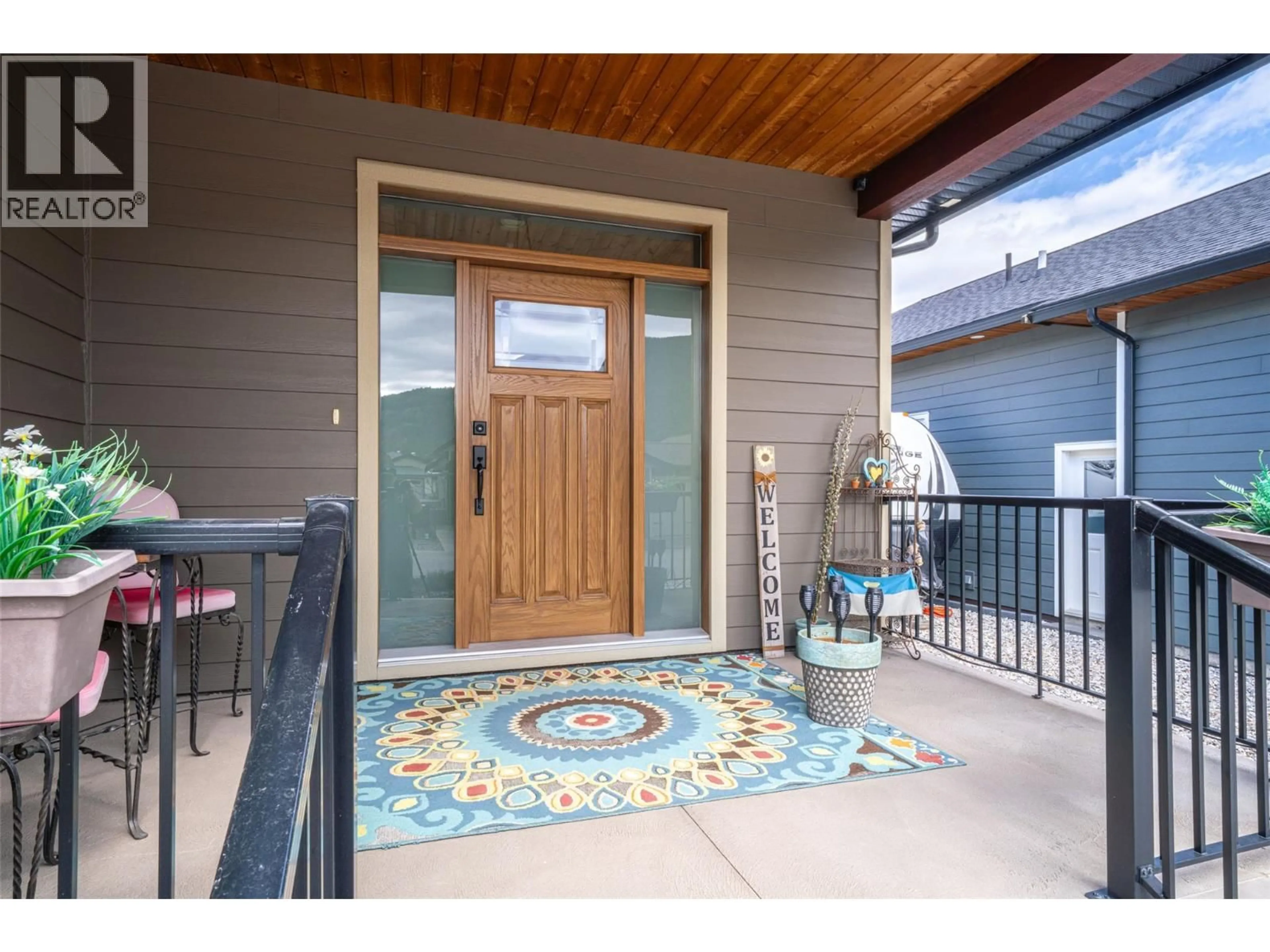 Indoor entryway for 27 - 2444 YORK AVENUE, Armstrong British Columbia V4Y0Y3