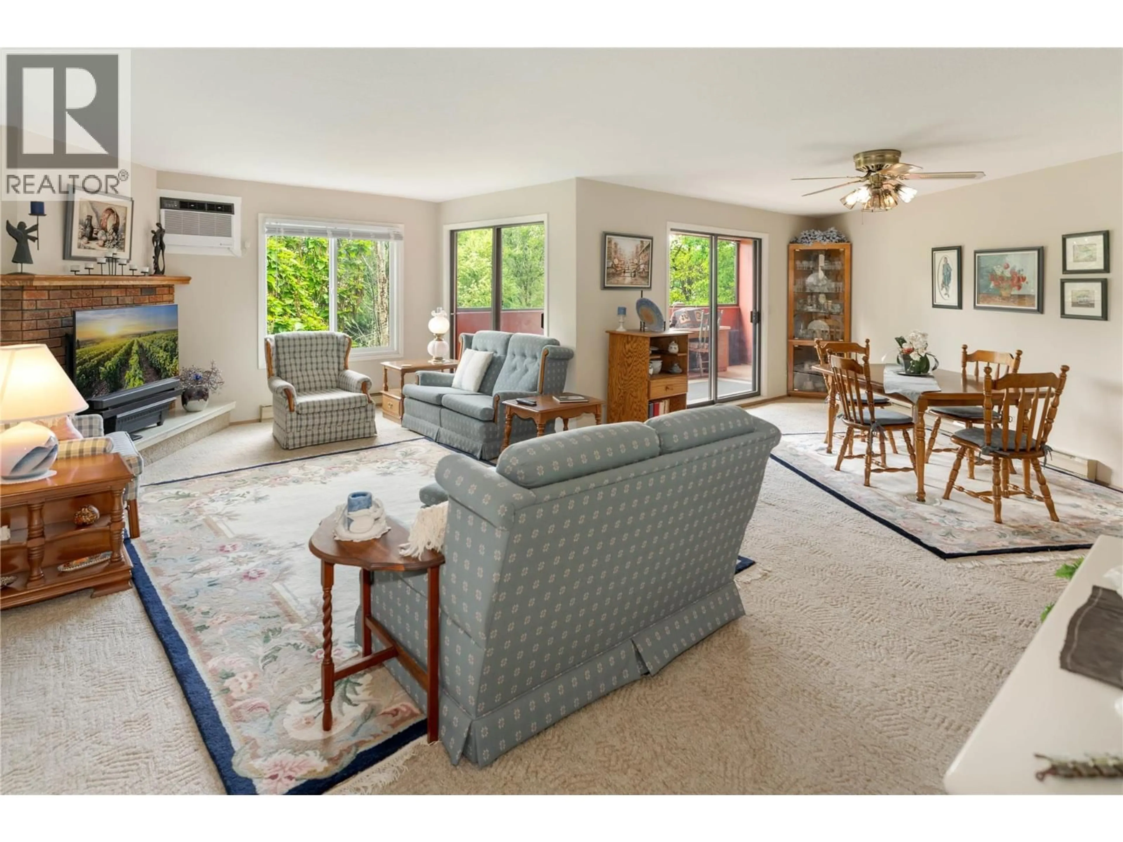 Living room with furniture, unknown for 306 - 1640 UFTON COURT, Kelowna British Columbia V1Y8L5