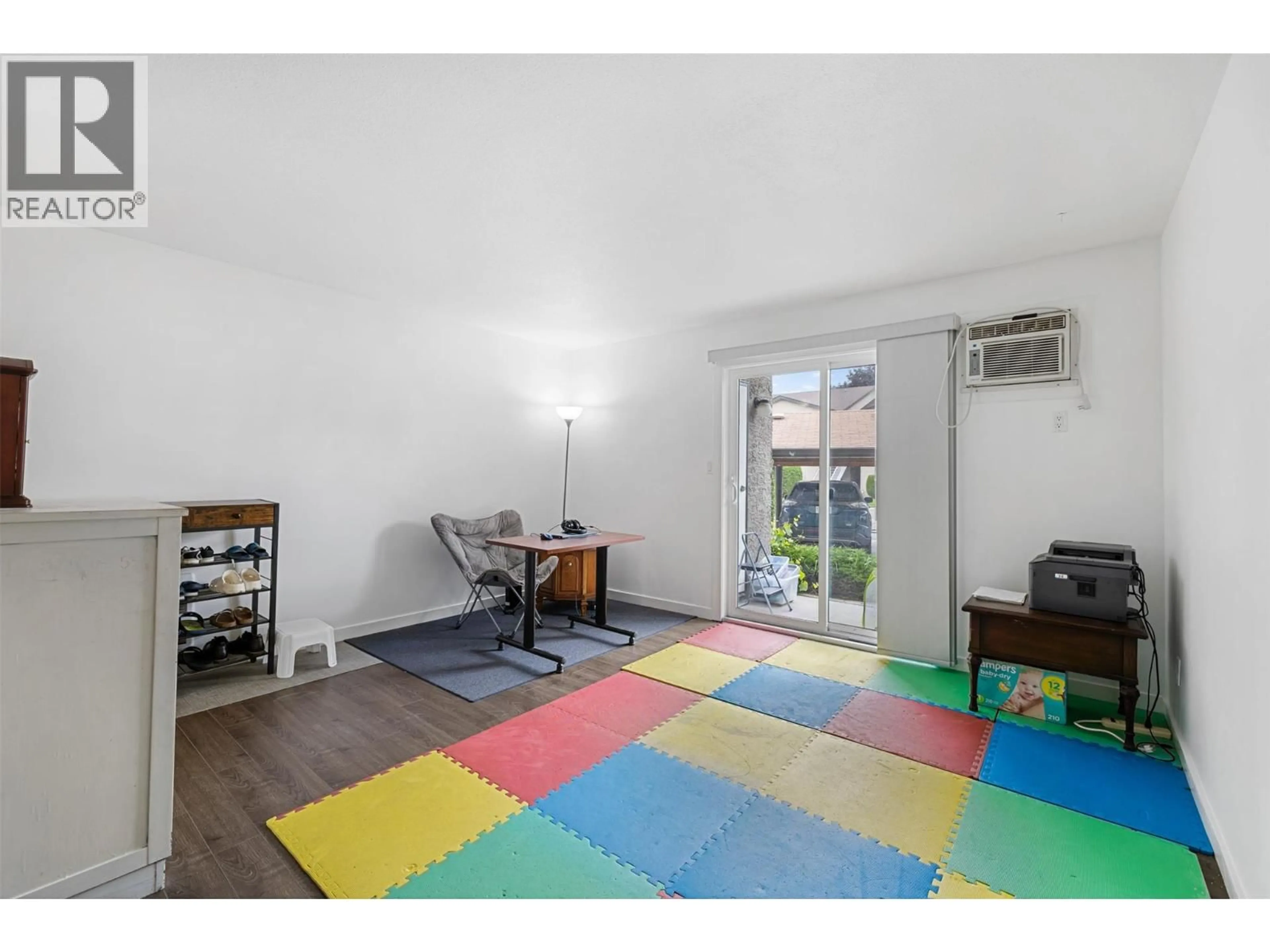 A pic of a room for 104C - 735 COOK ROAD, Kelowna British Columbia V1W3G6
