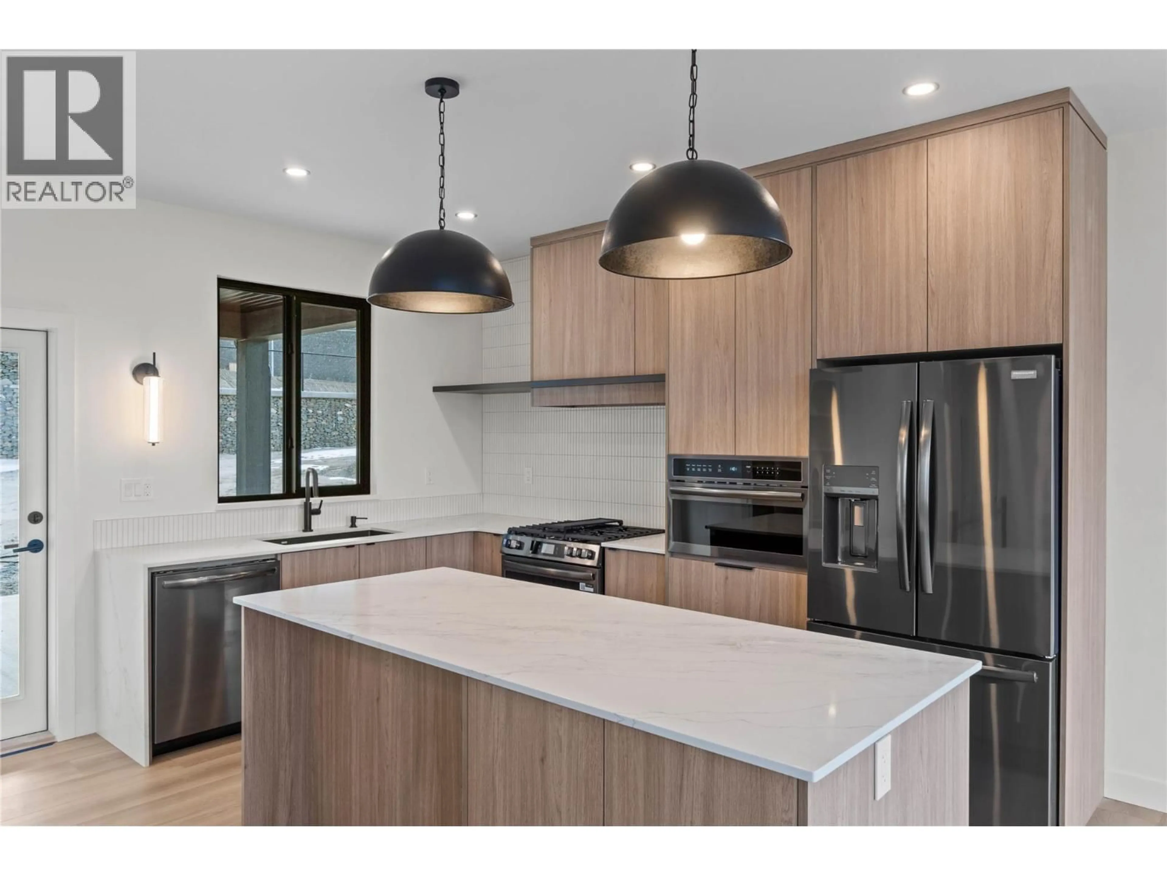 Open concept kitchen, wood/laminate floor for 2264 COLDWATER DRIVE, Kamloops British Columbia V2E0E6
