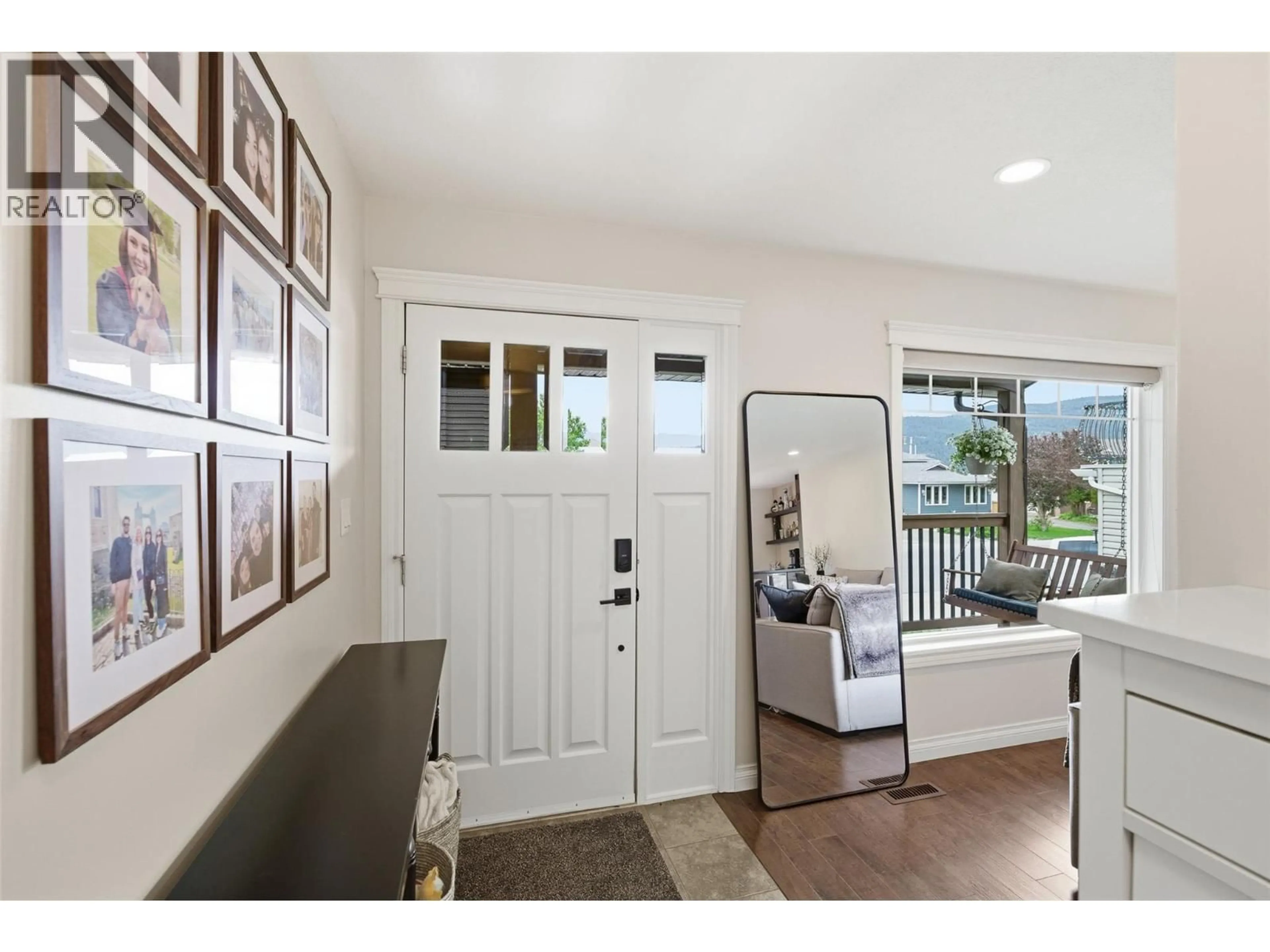 Indoor entryway for 1867 JUNIPER DRIVE, Merritt British Columbia V1K1J4