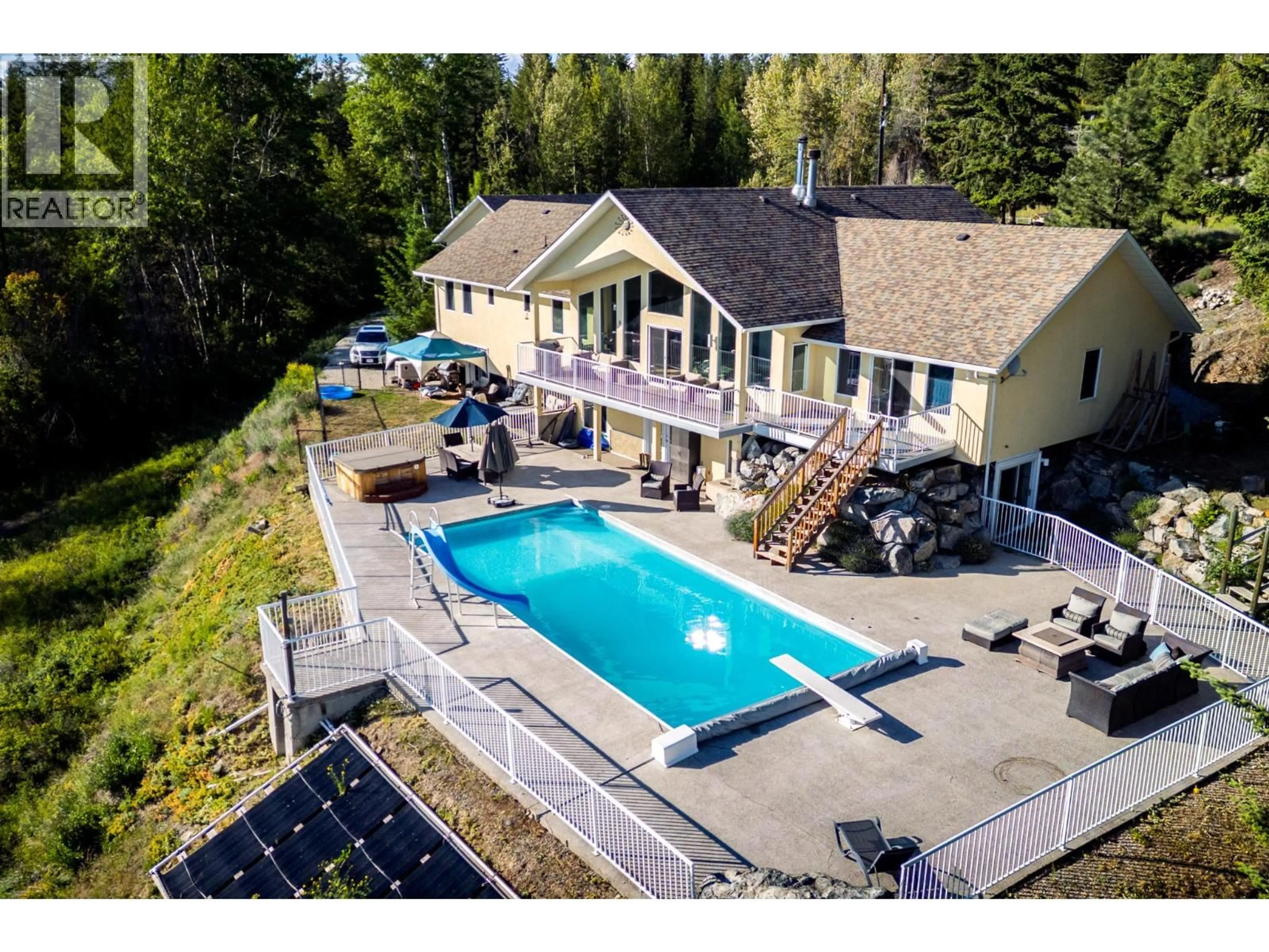 A pic from outside/outdoor area/front of a property/back of a property/a pic from drone, water/lake/river/ocean view for 6720 LANGLEY COURT, Kelowna British Columbia V1P1A4